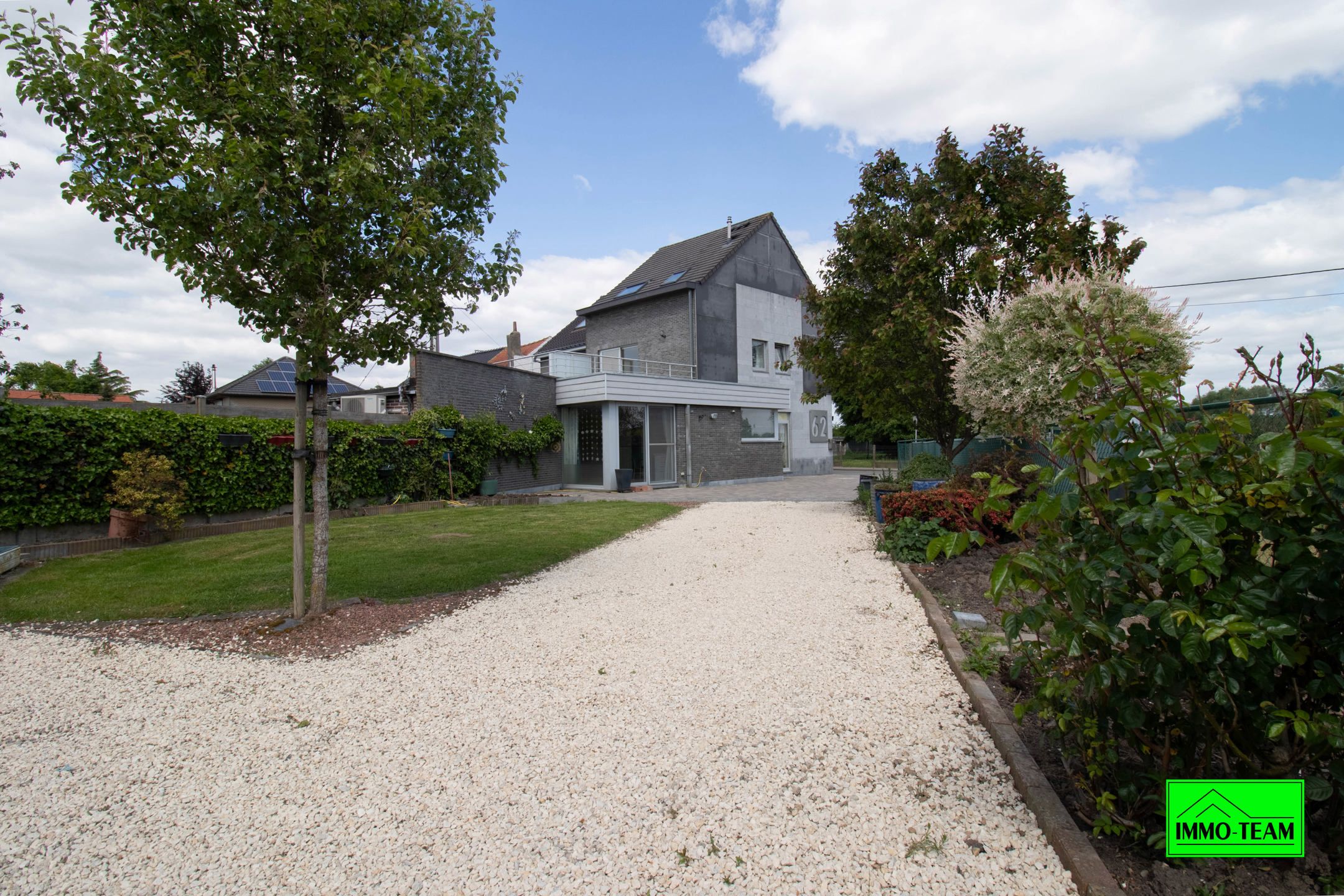 Ruime, veelzijdige woning nabij centrum Ternat foto {{pictureIndex}}
