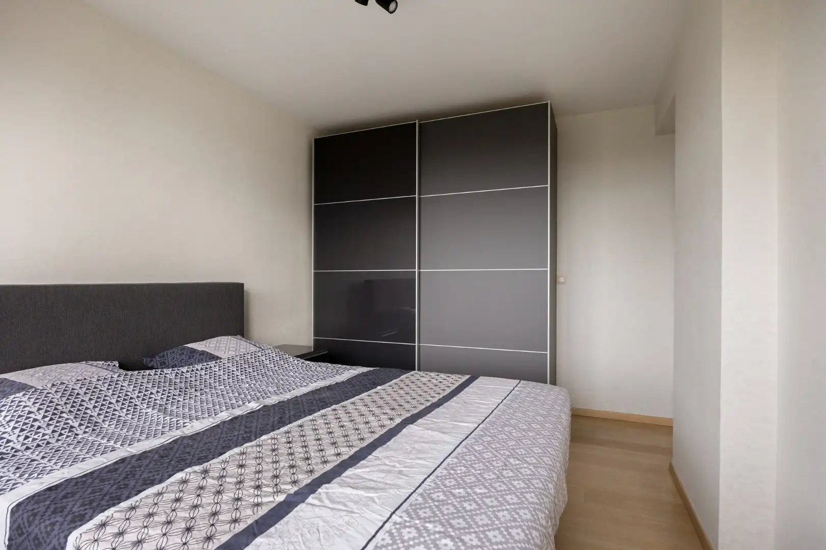 Instapklaar appartement met 2 slaapkamers en garage foto 12