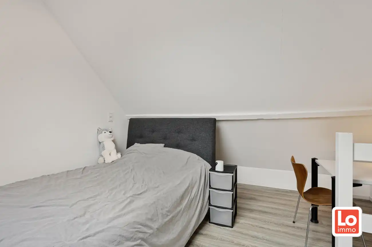 VERKOCHT! Instapklare, modern gerenoveerde lichtrijke stadswoning op een rustige locatie nabij het centrum van Gent! foto 17