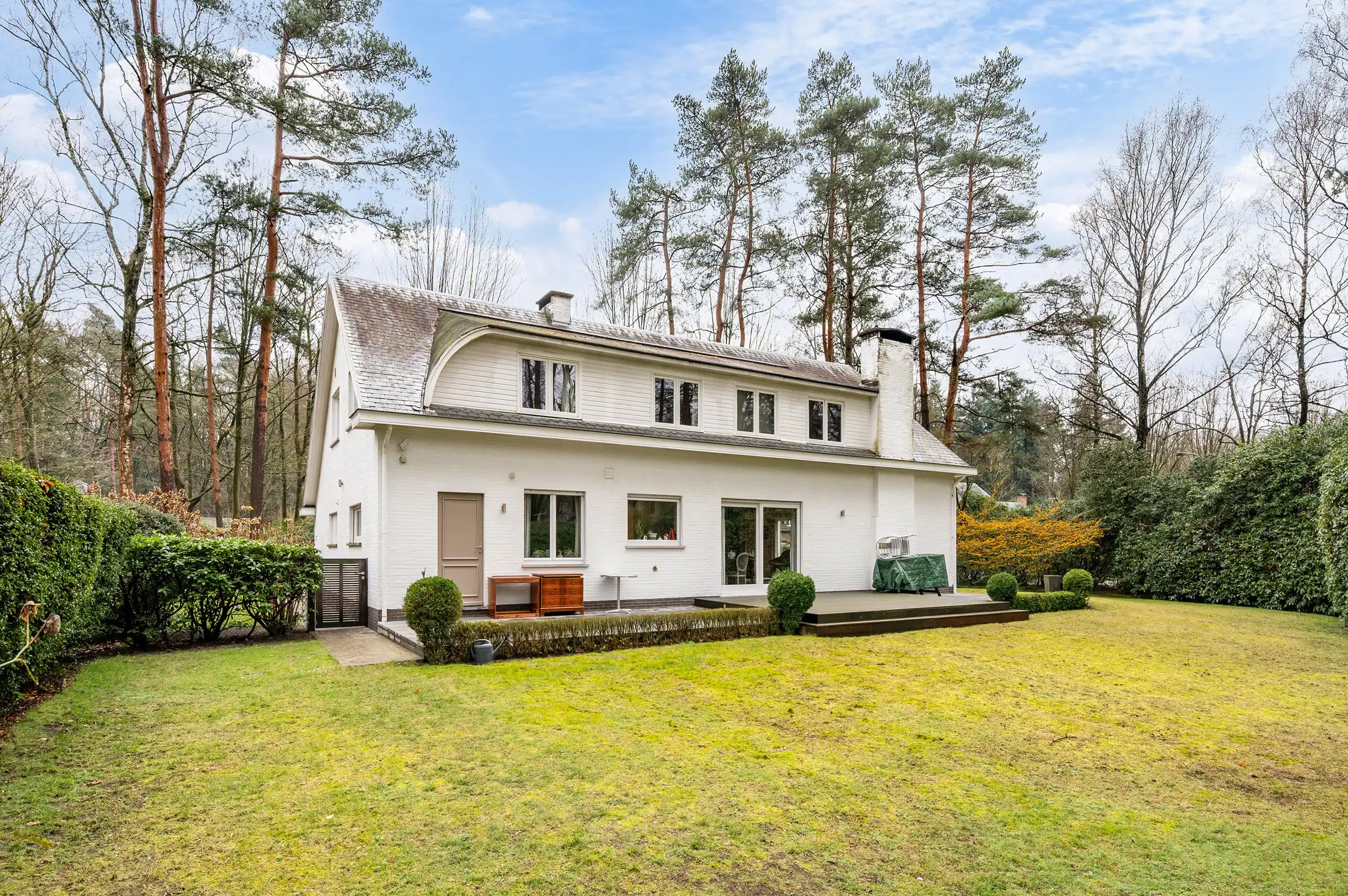 Statige villa gelegen op een prachtig perceel van ca. 1816m² in een rustige, groene residentiële omgeving.  foto 4