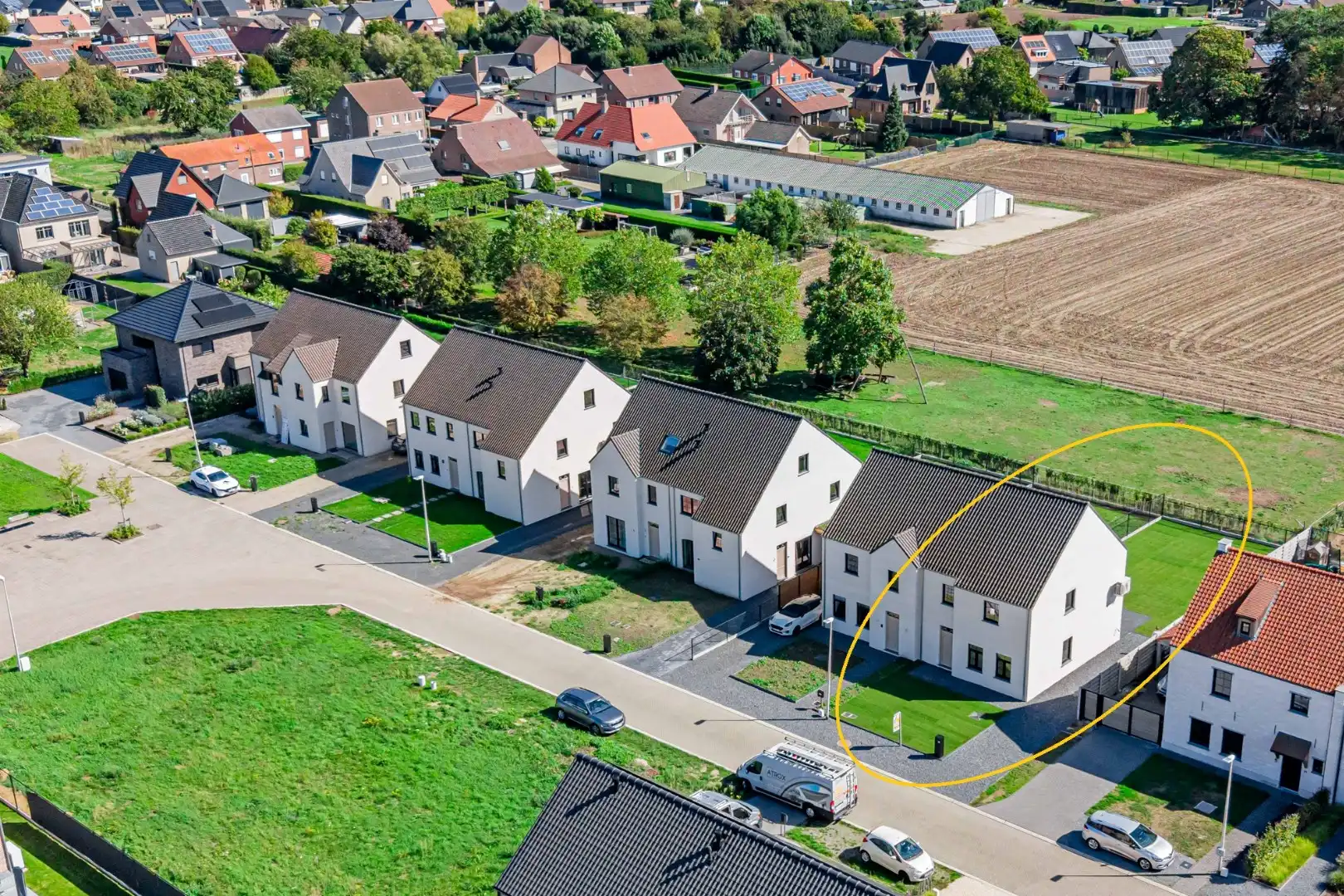 Nieuwbouw-woning in landelijke stijl met 3 slpk op 3 a 82 ca. foto 2
