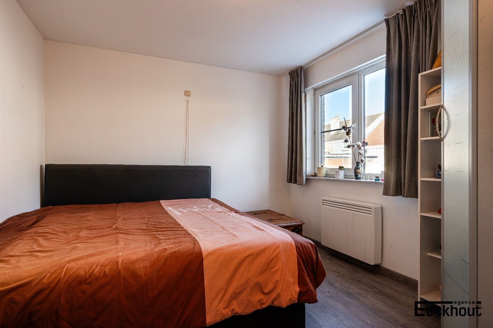 Instapklare woning met garage en tuin op enkele passen van het strand! foto 12