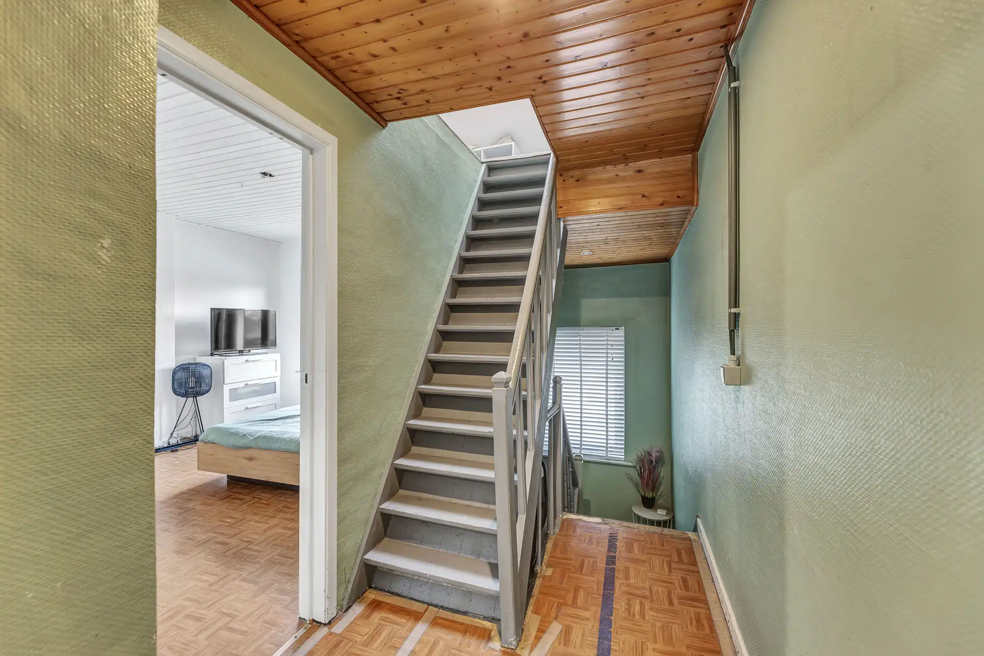 Strategisch gelegen, instapklare woning met veel potentieel foto 21