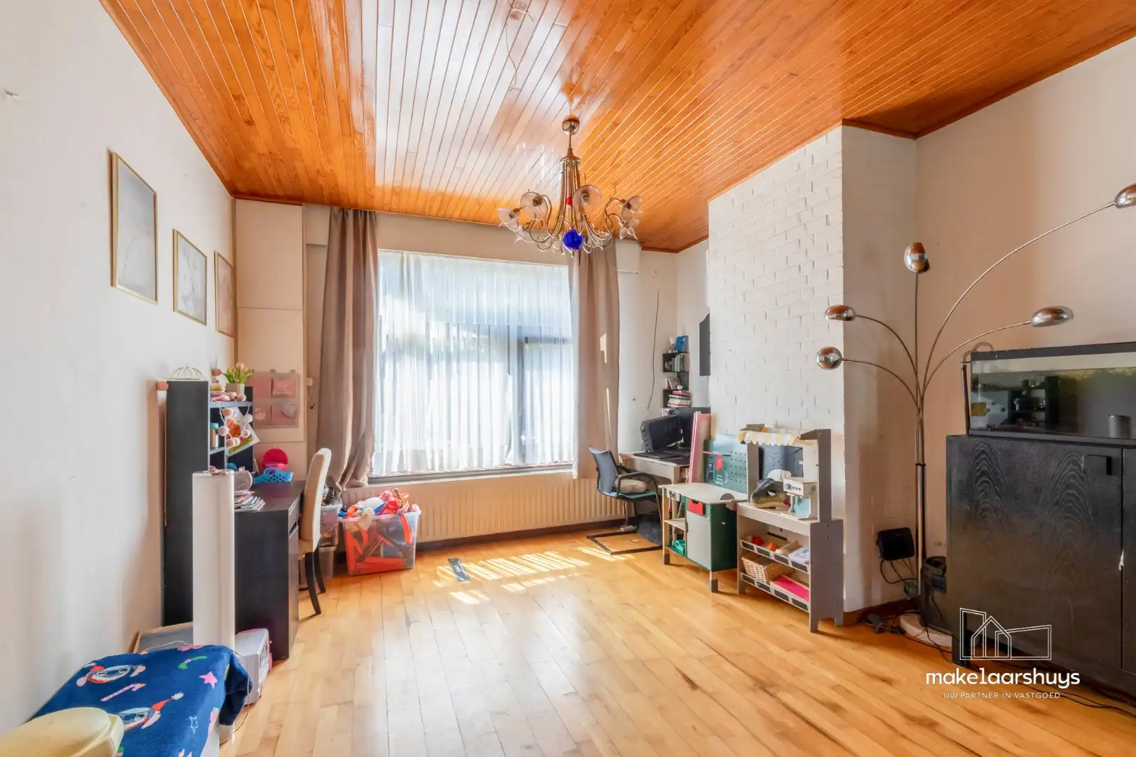 Ruime woning met 4 slpk en aangename tuin te Sint-Amandsberg foto 4