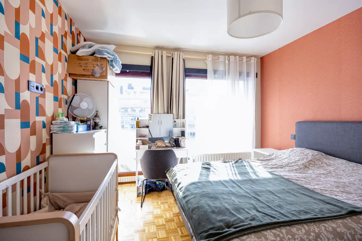 Gerenoveerd appartement met twee slaapkamers en parking foto 10