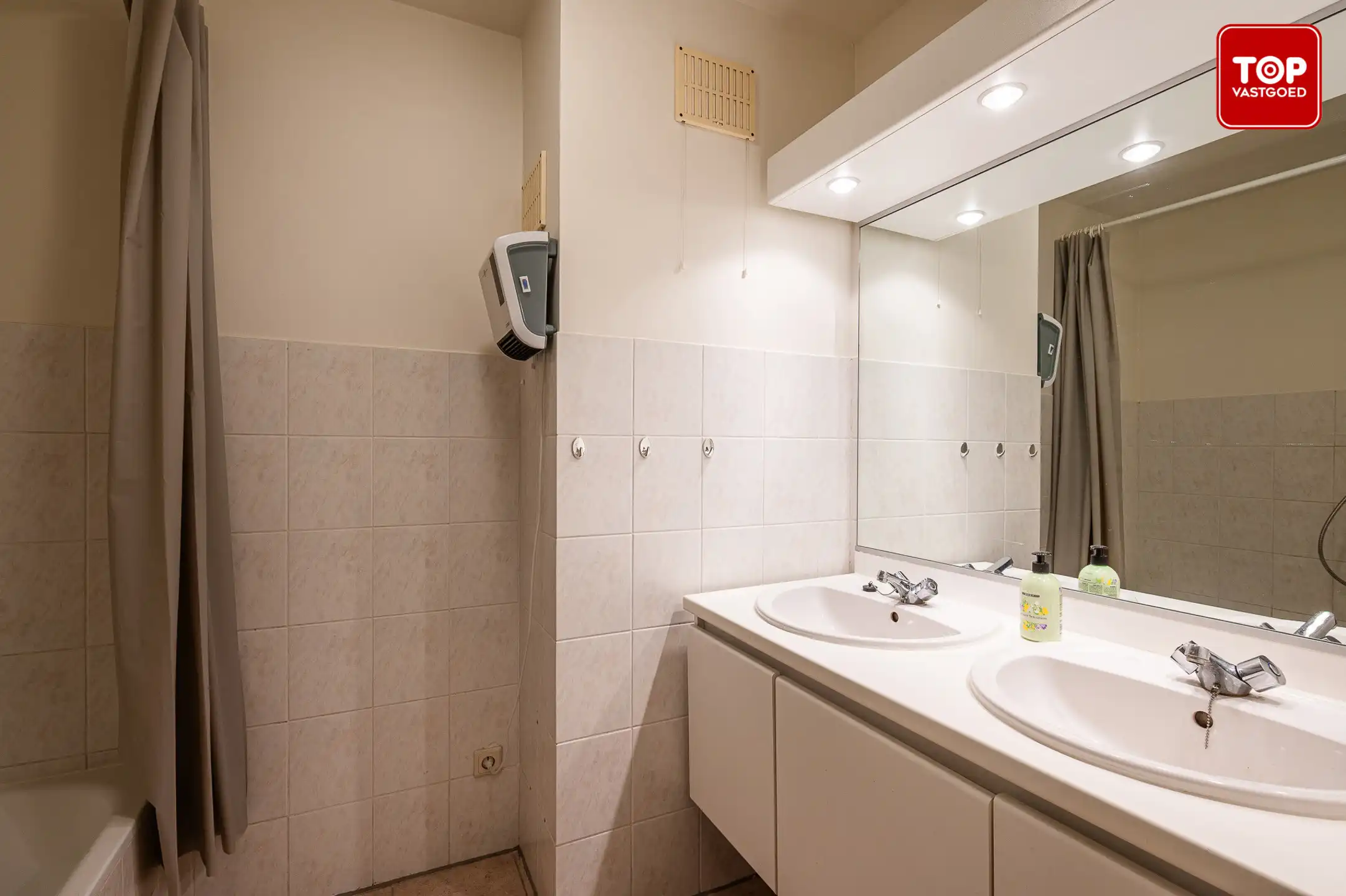 Ruim en lichtrijk 2 slaapkamerappartement in Waarschoot foto 12