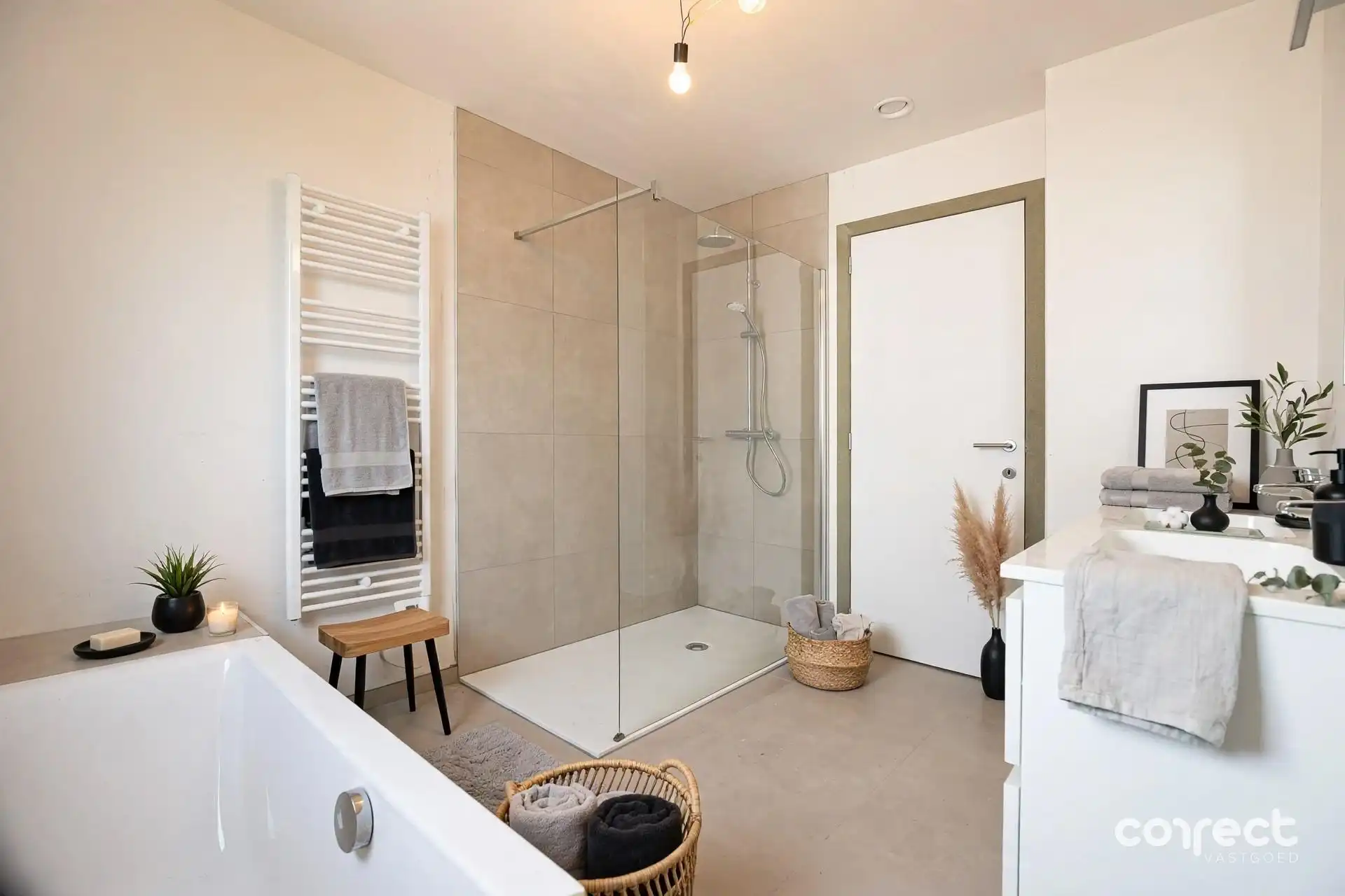Moderne halfopen nieuwbouwwoning met een grote bew. opp. van 200 m². foto 15
