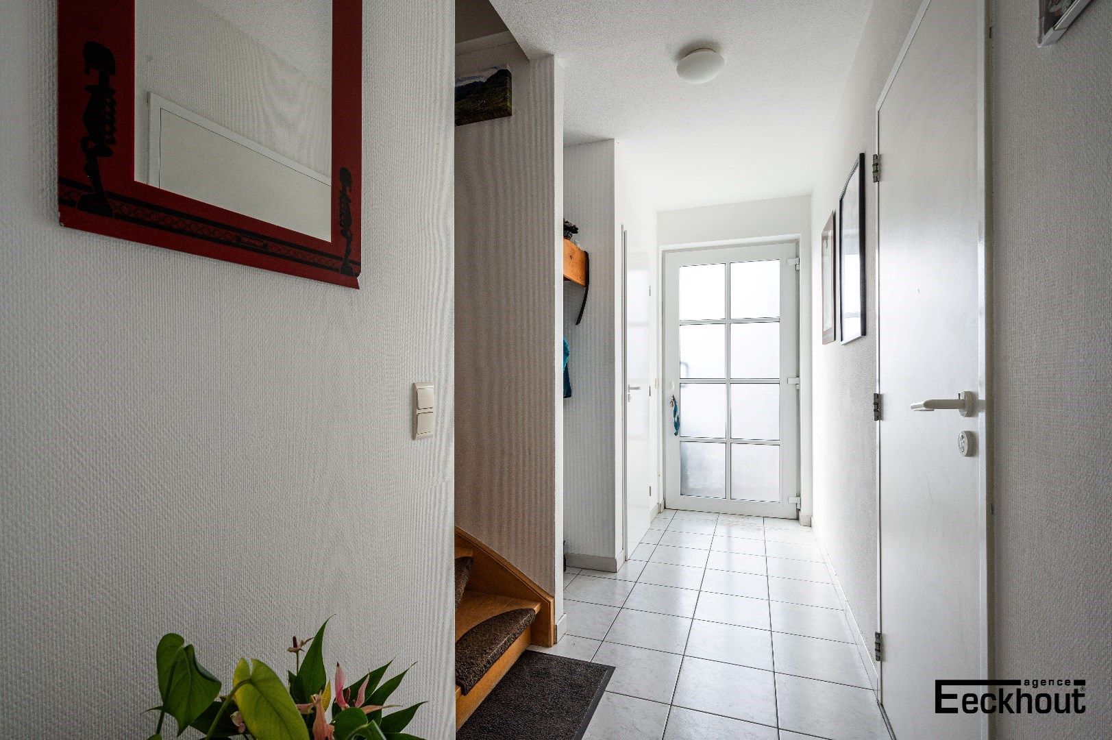 Instapklare woning met garage en tuin op enkele passen van het strand! foto 2