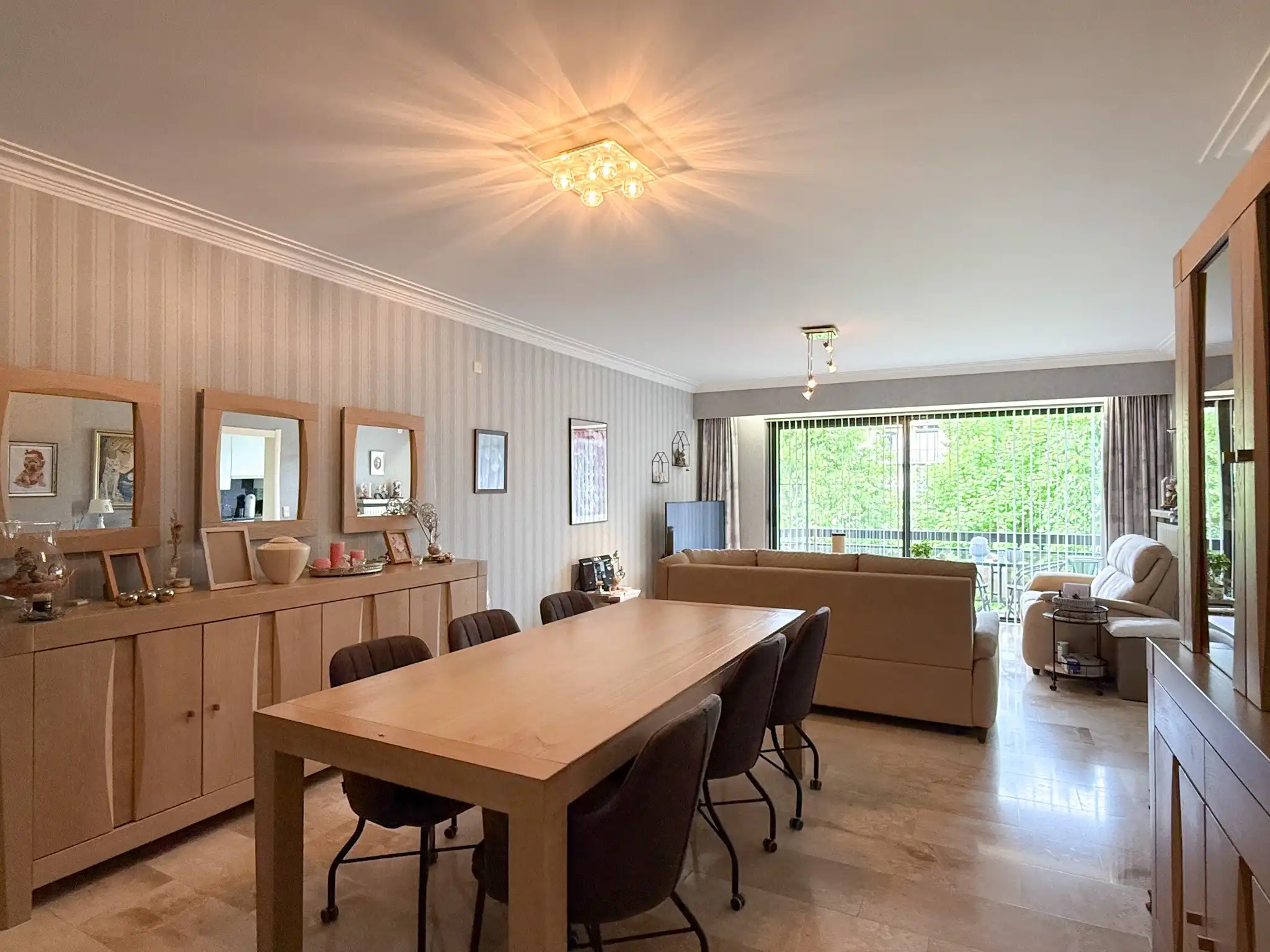 Appartement met twee slaapkamers, twee terrassen en garage in het hartje van Beveren foto 2