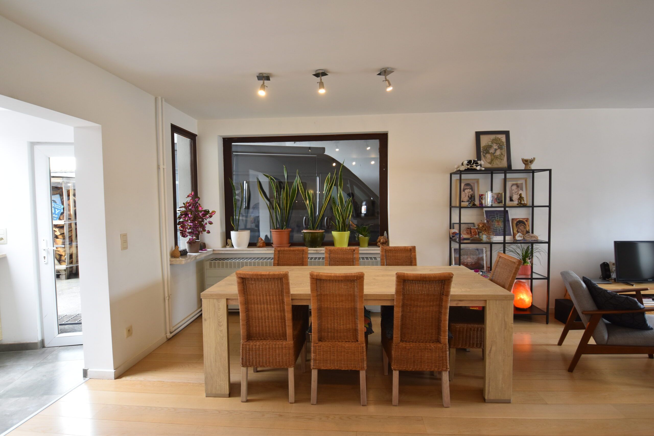 Atelier/praktijk met zeer ruime woonst in Nieuwkerken foto 4