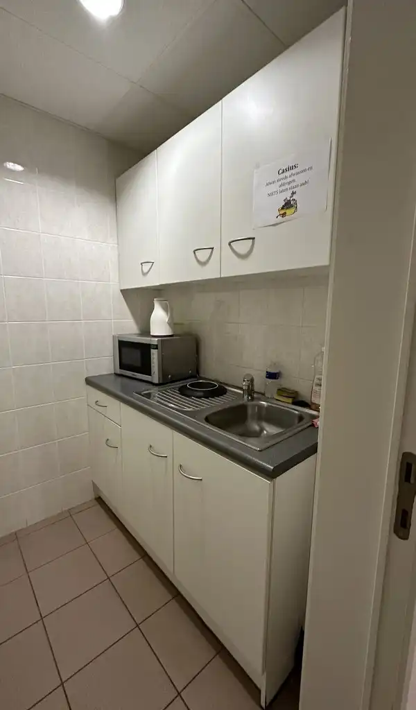 Instapklaar kantoor te huur in Brandstraat in Lokeren foto 11