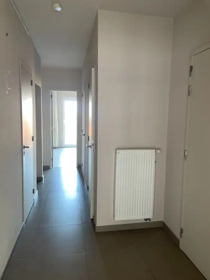 Instapklaar twee slaapkamer APP + terras, bergruimte & garage foto 6