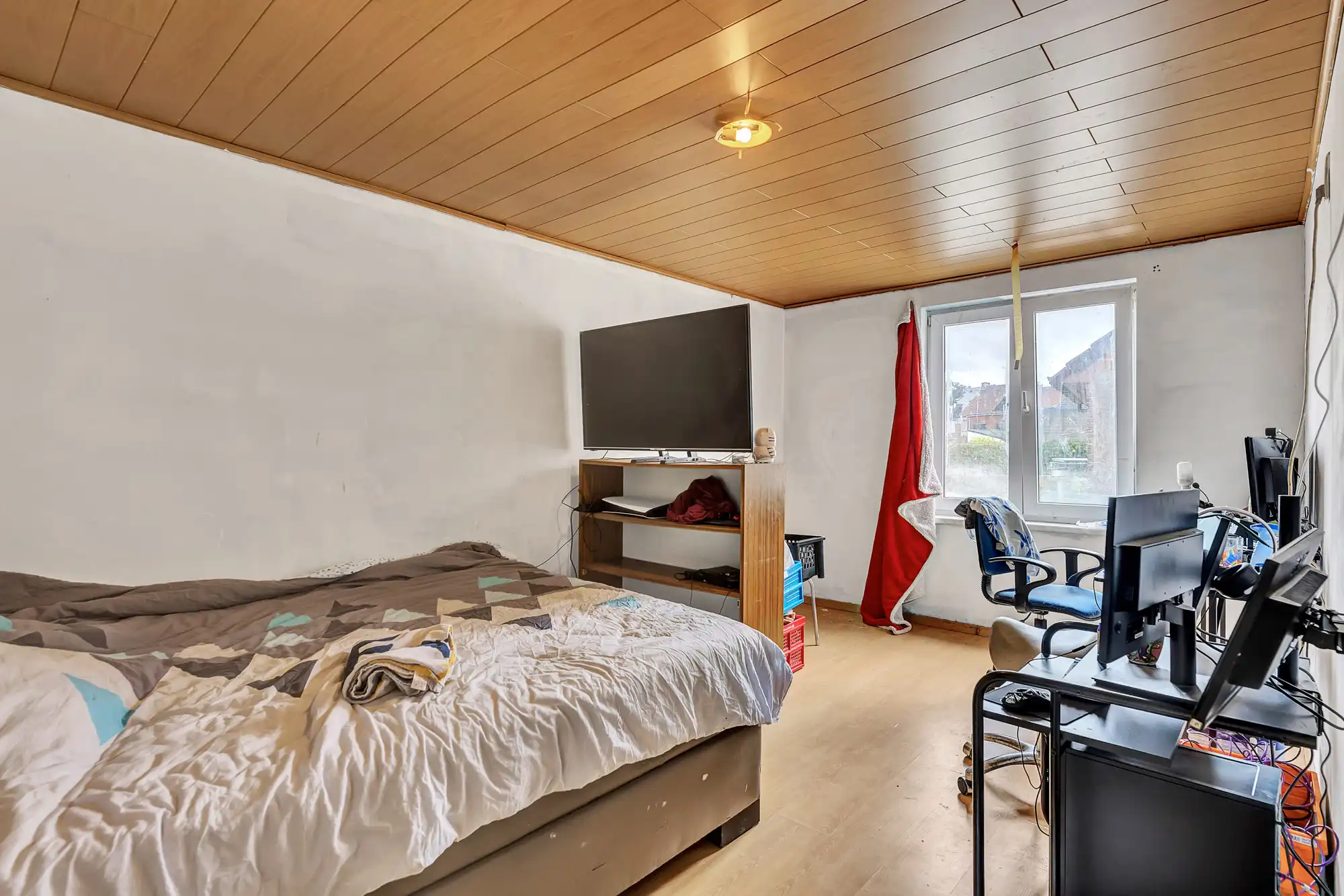 Te renoveren woning met 3 slaapkamers en garage foto 12