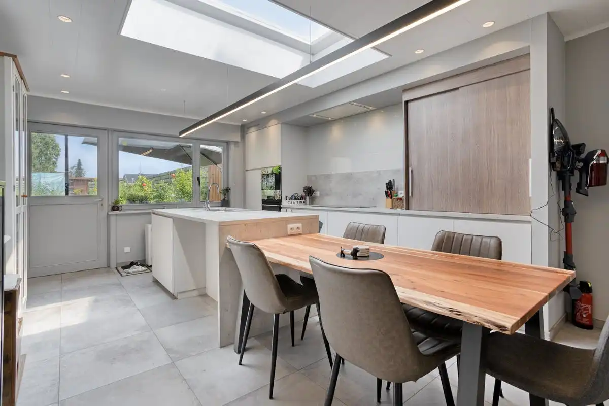 Instapklare woning met 3 slaapkamers te koop in Heule!  foto 2