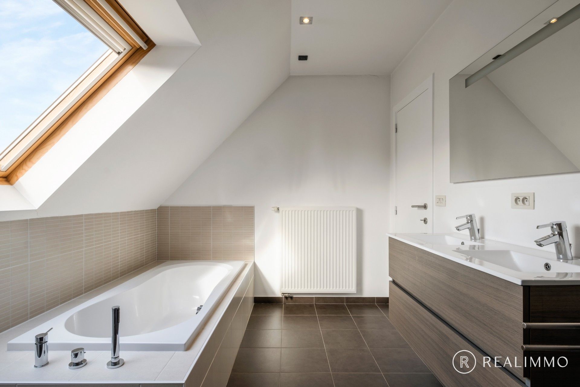 Perfect onderhouden woning in Deerlijk foto 8