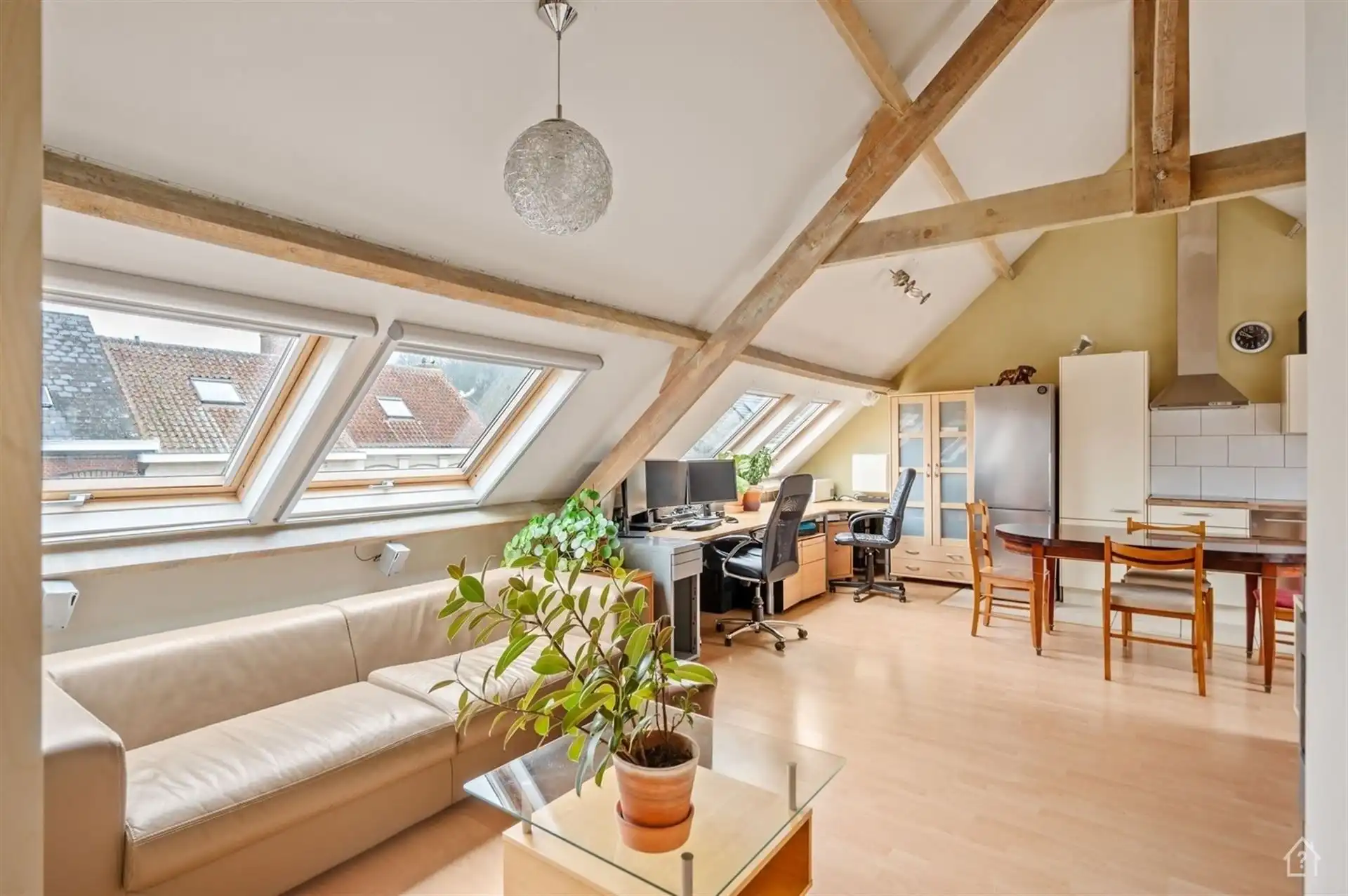 Cosy Dakappartement met garage foto 2