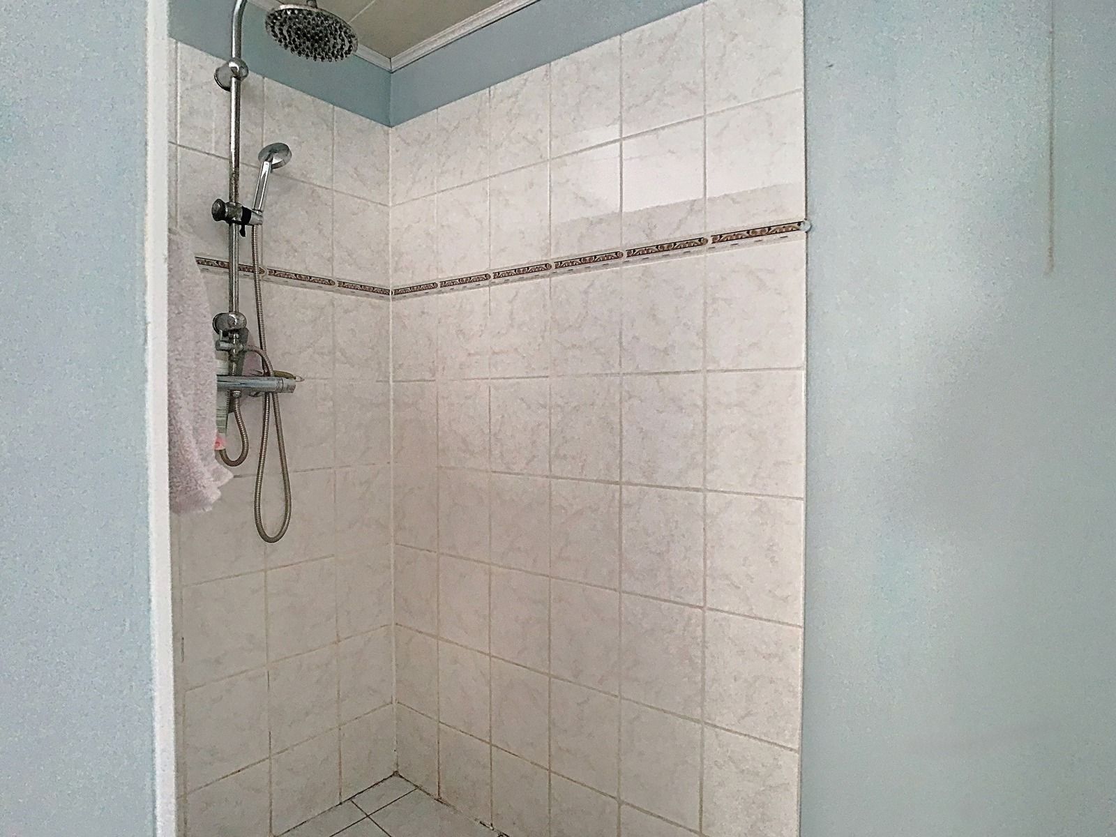 Praktische Rijwoning met 3 SLPK én tuin, te Gijzegem! foto 8