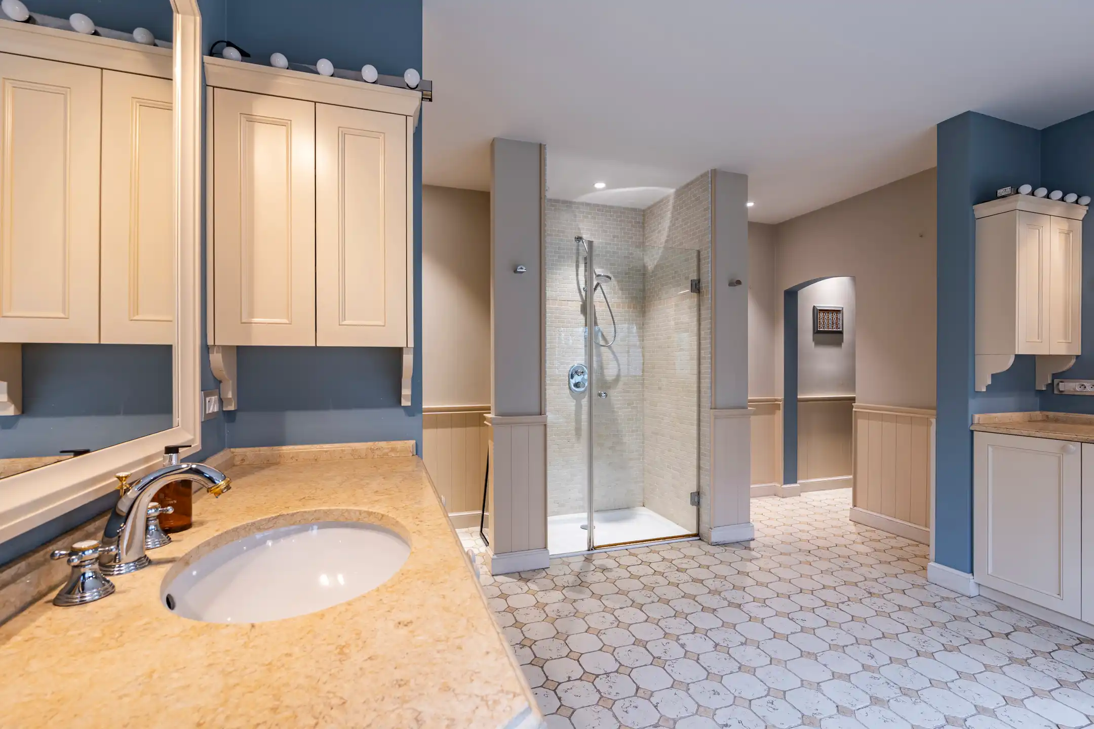 Rietgedekte villa op 2.000 m² met zwembad foto 17