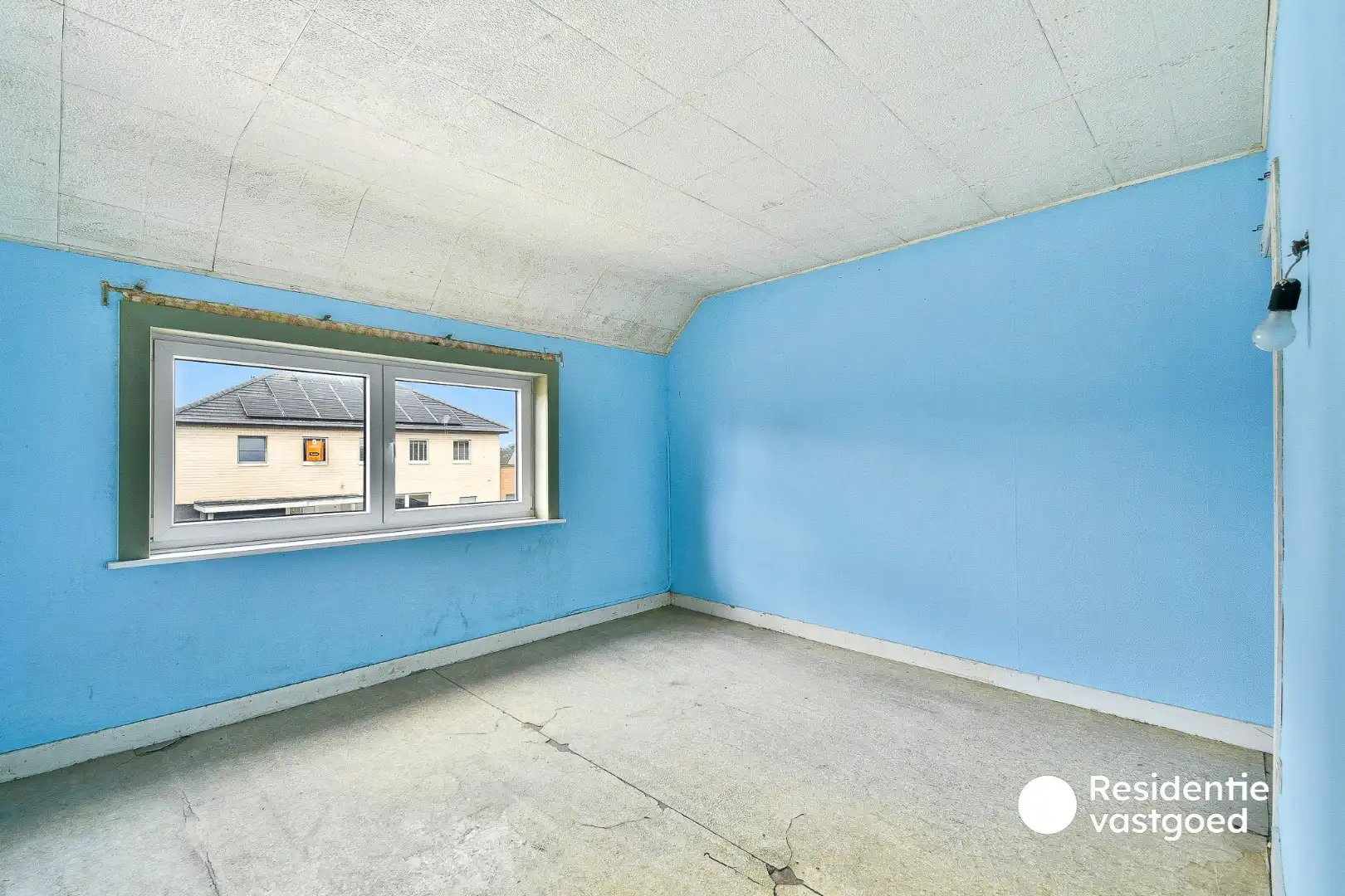 Te renoveren rijwoning met twee slaapkamers en tuin foto 10