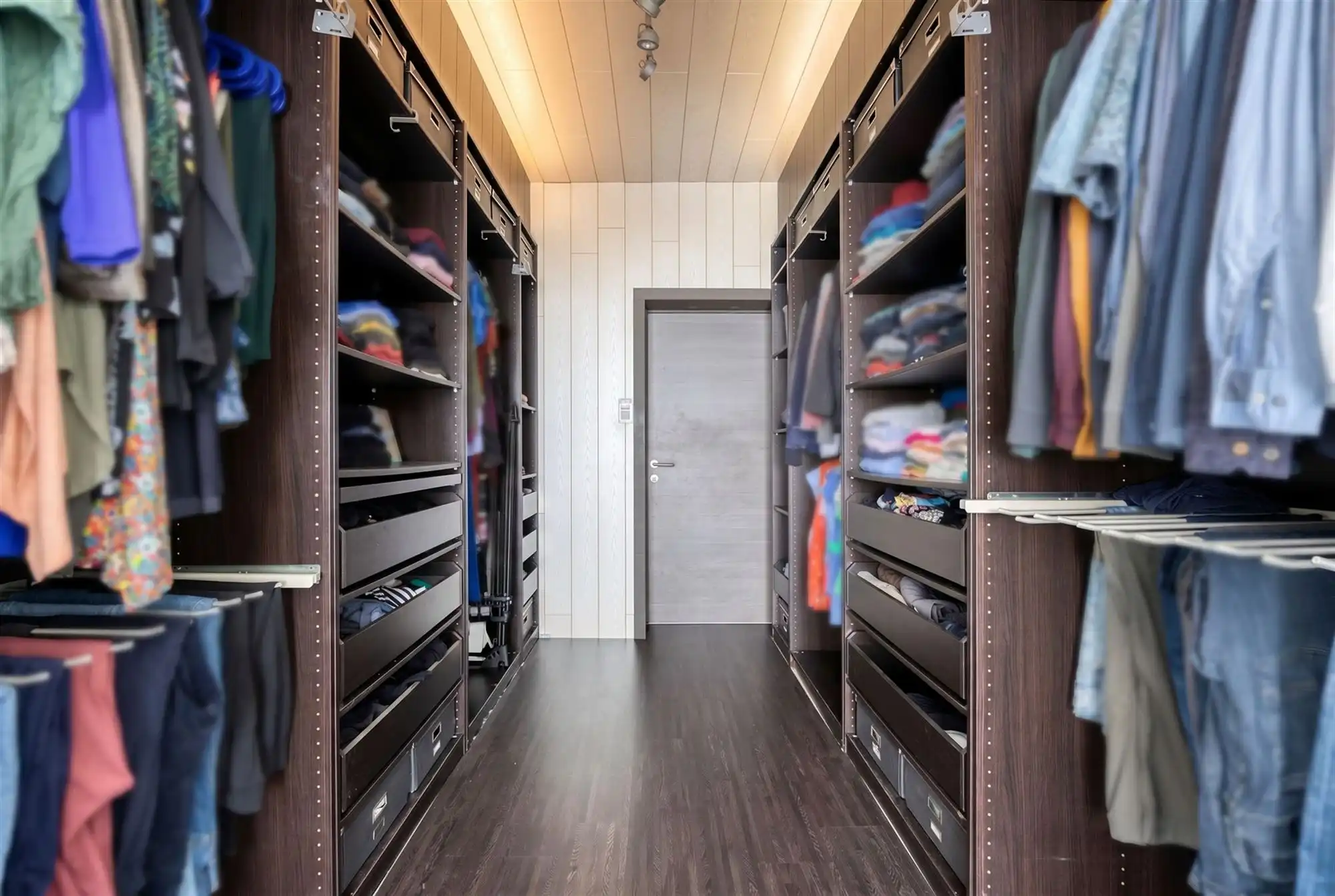 Verrassend ruime instapklare gezinswoning met garage foto 18