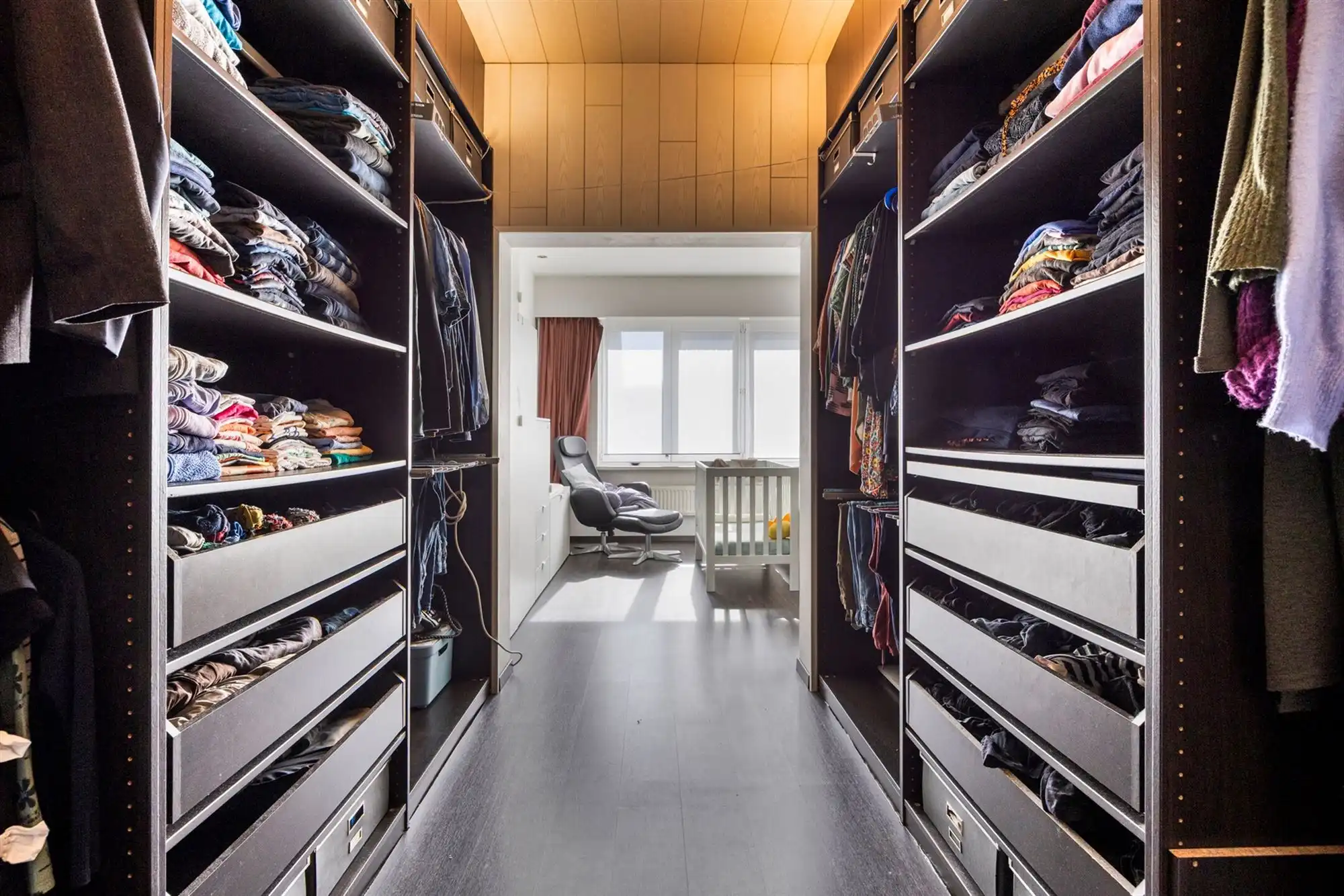Ruime gezinswoning met garage en uitstekende bereikbaarheid foto 18