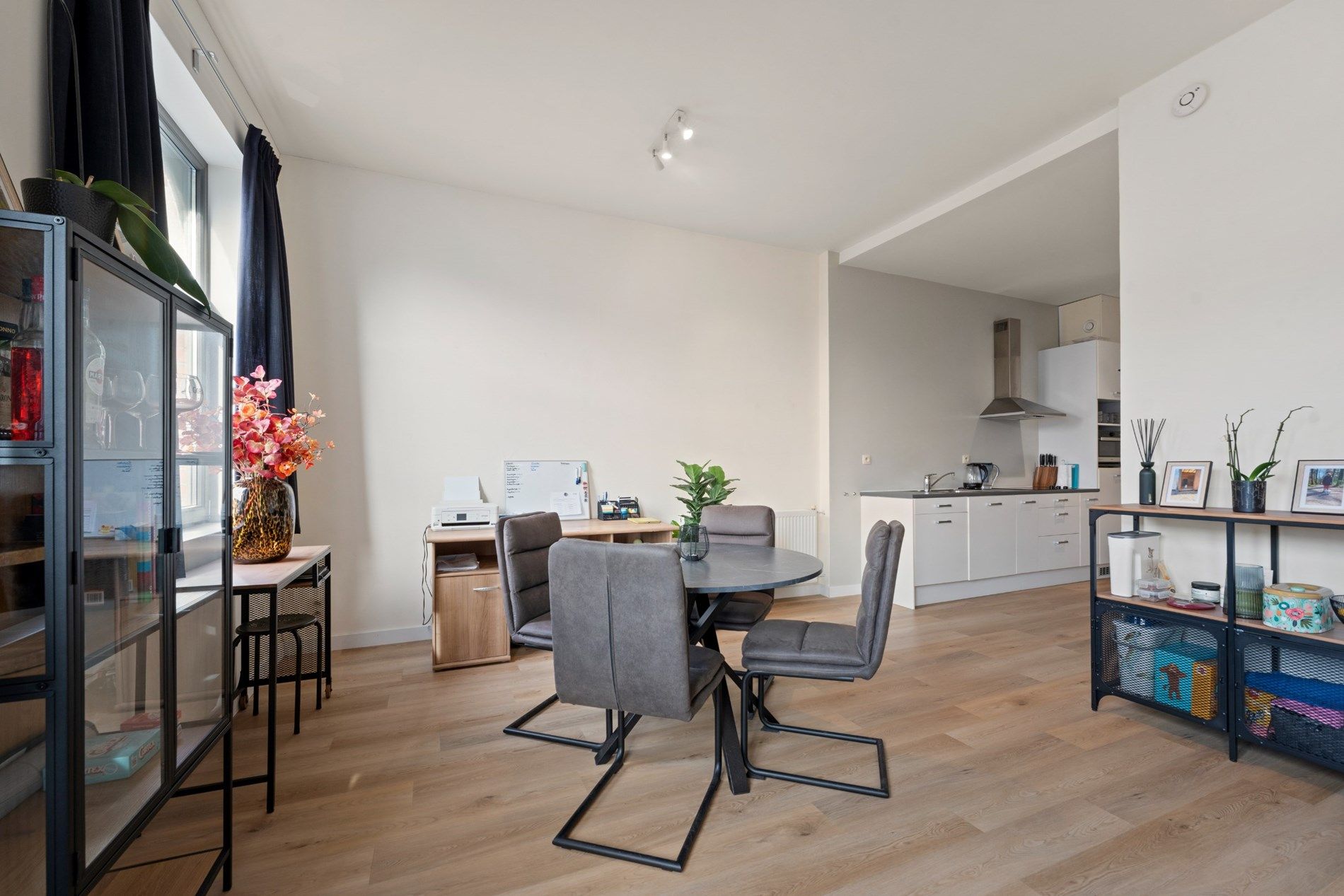 Vernieuwd appartement in een mooi gebouw te Blankenberge foto 2