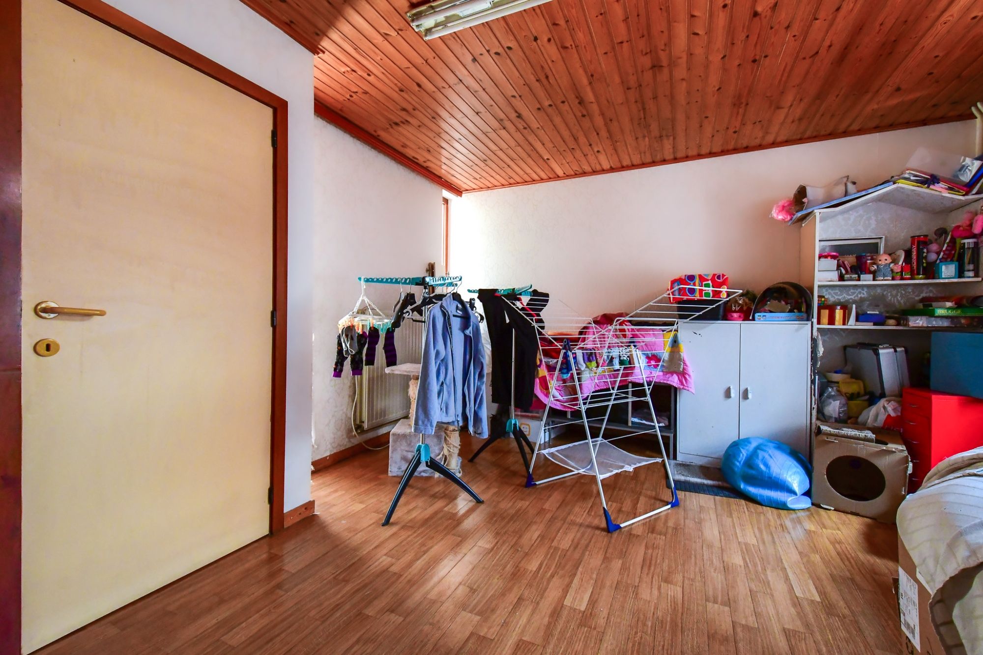 Ruime lichtrijke hoekwoning met 4 slpk en stadskoer foto 11