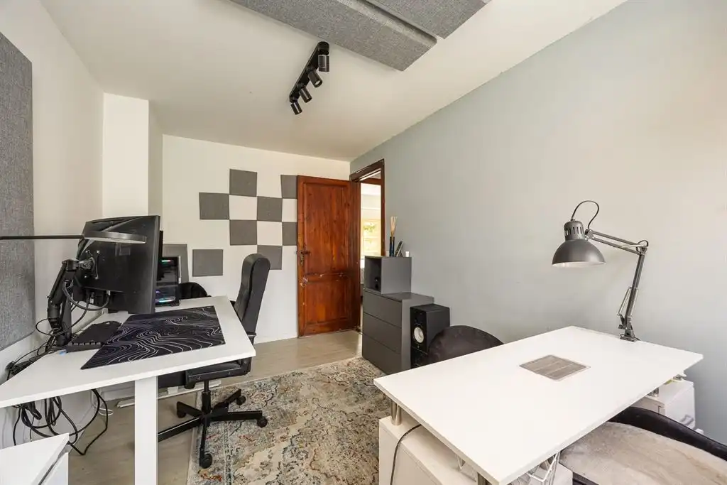 Instapklare woning met zonnige tuin dichtbij Rivierenhof foto 19