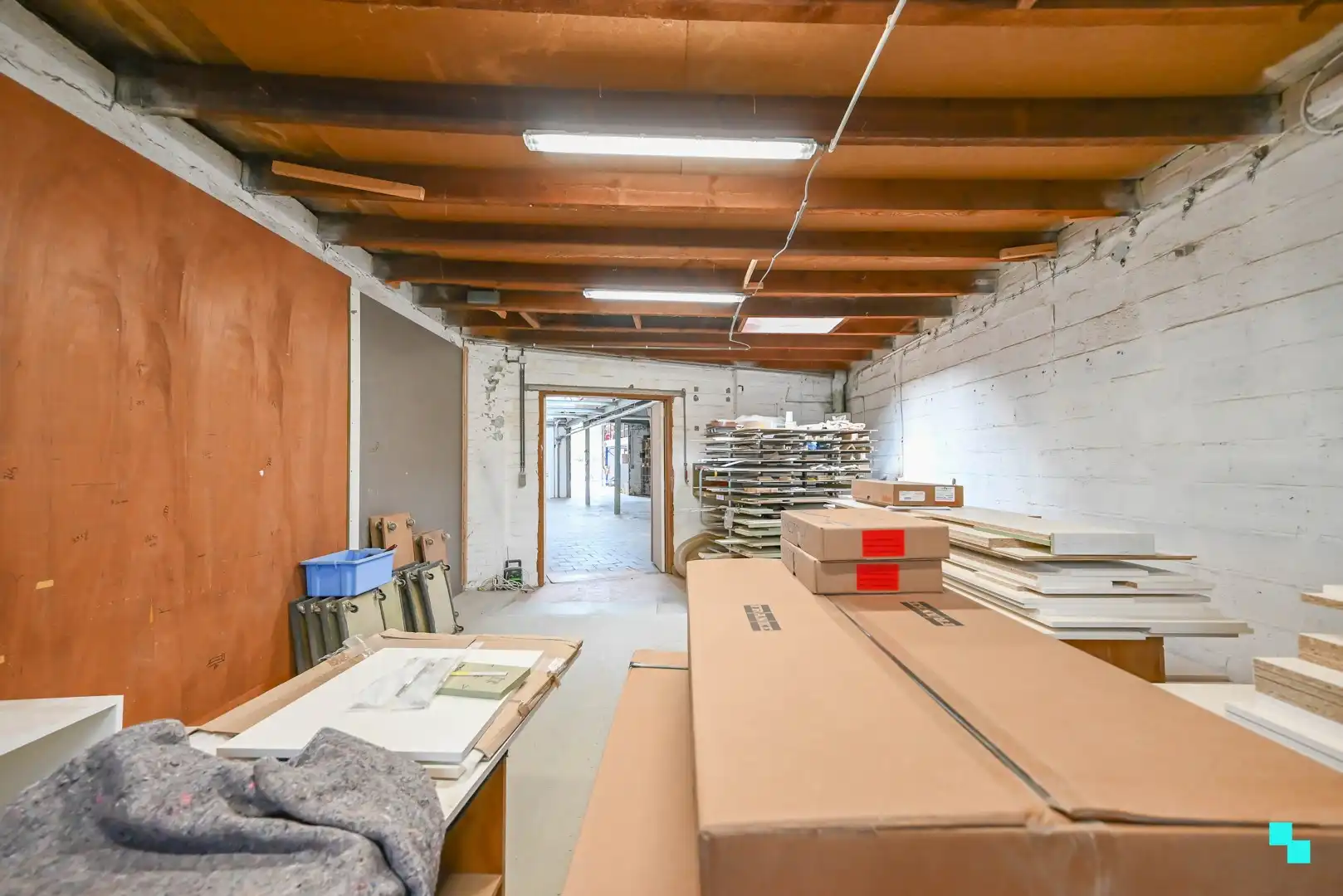 Gunstig gelegen werkplaats / magazijn met bureel en diverse parkeergelegenheid foto 10