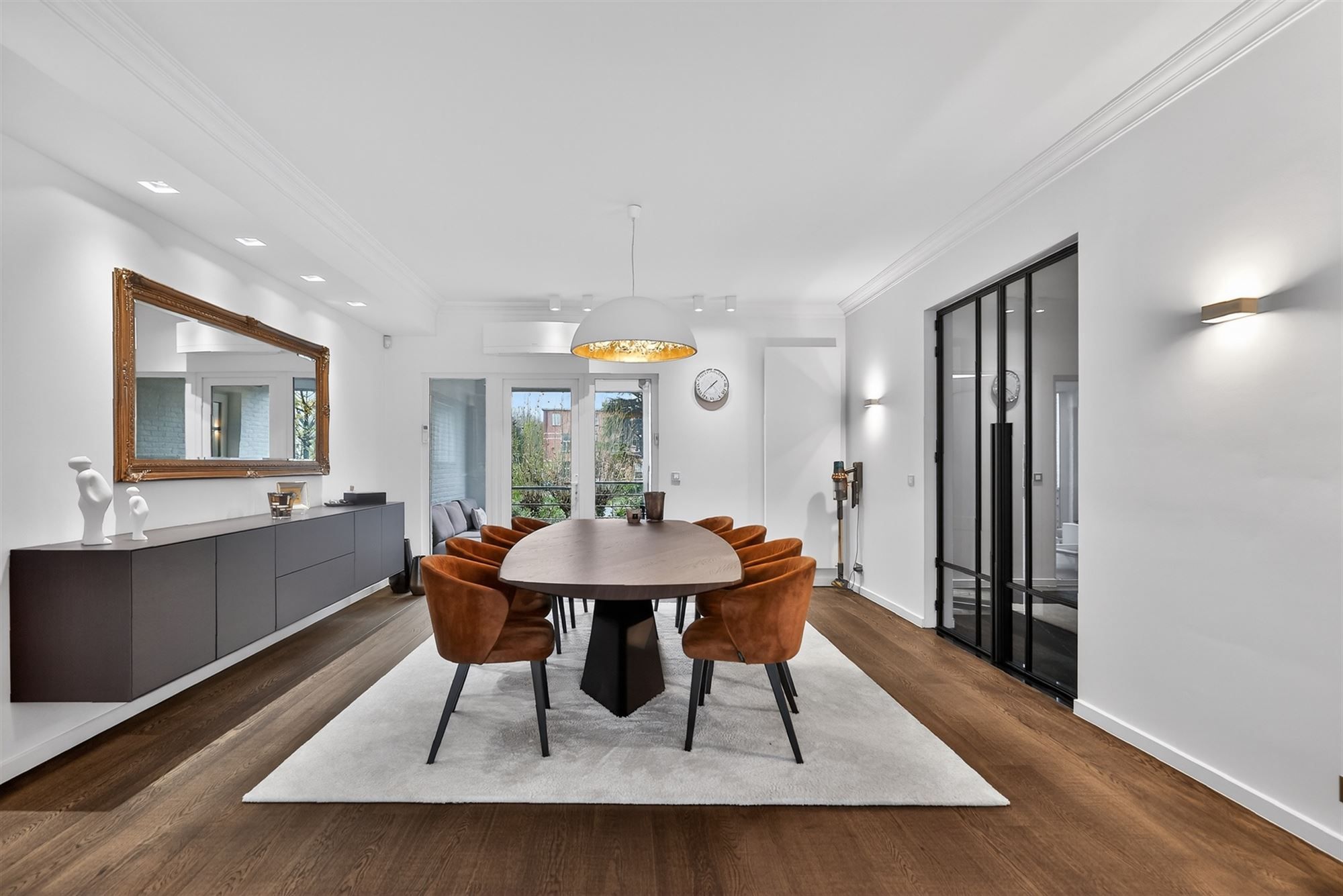 Knap afgewerkte ruime woning op toplocatie foto 2