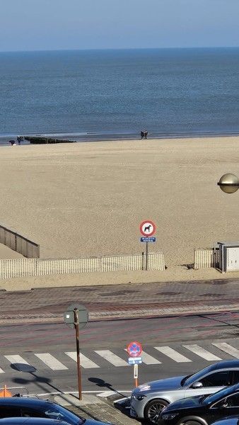 Ruim, lichtrijk 3-slaapkamer appartement met zijdelings zeezicht en zicht op het Casino van Knokke-Heist! foto 19