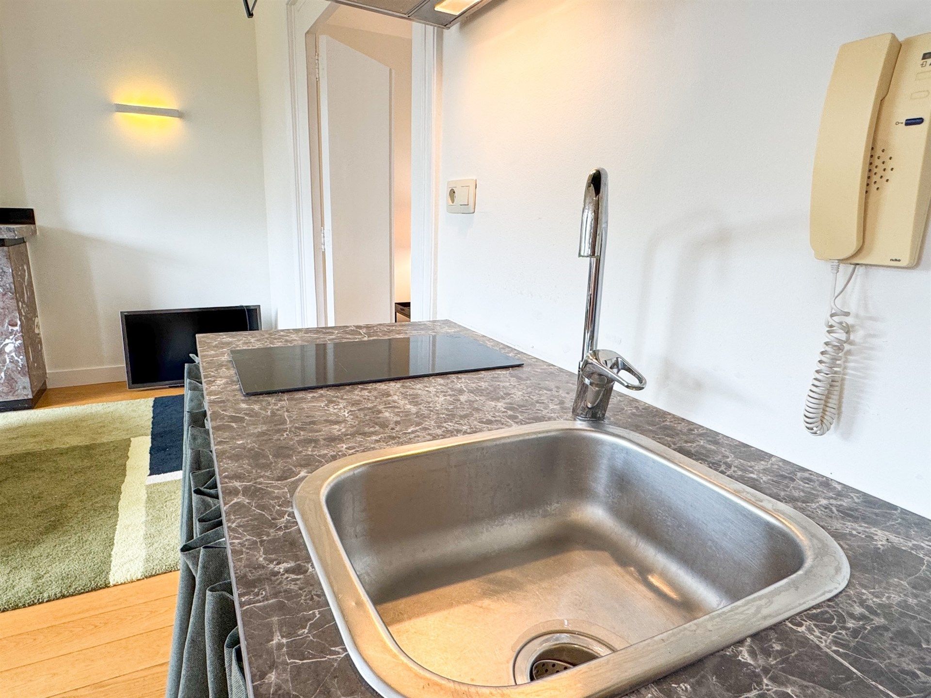 Prachtig gemeubelde studio in authentiek herenhuis! foto 5