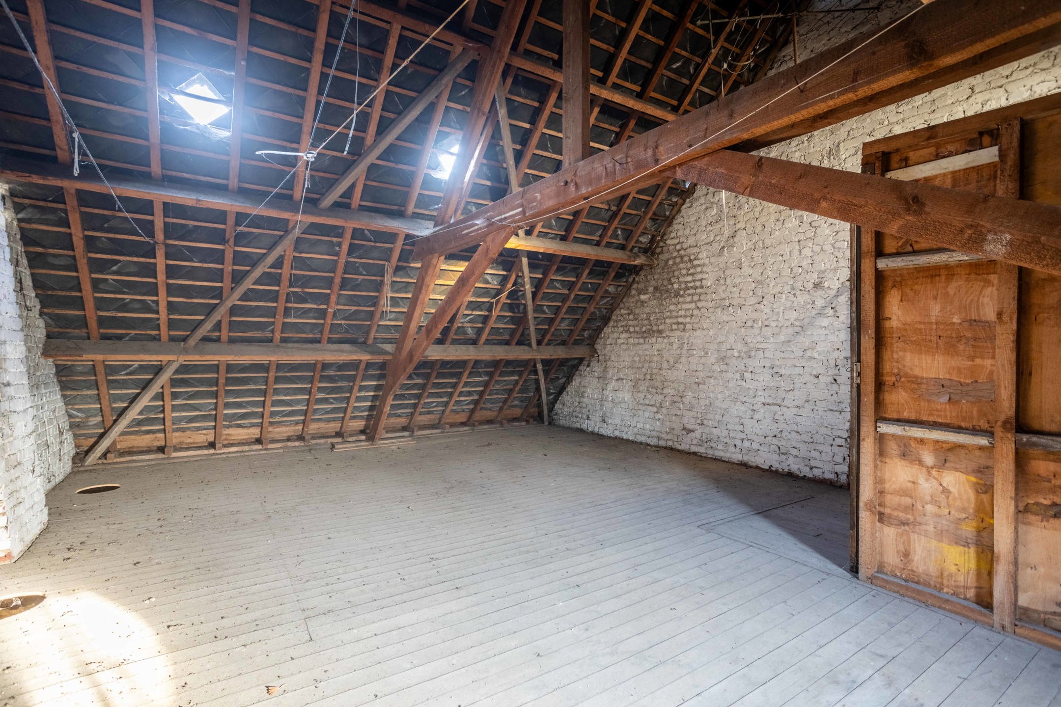 Te renoveren halfopen bebouwing met veel potentieel foto 18