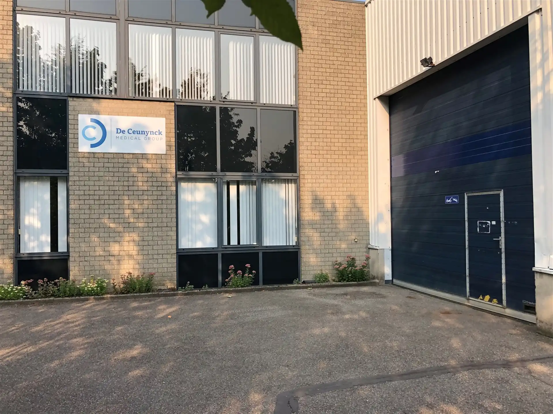 Aartselaar: Magazijn 547m² met gelijkvloers kantoor 144m² foto 10