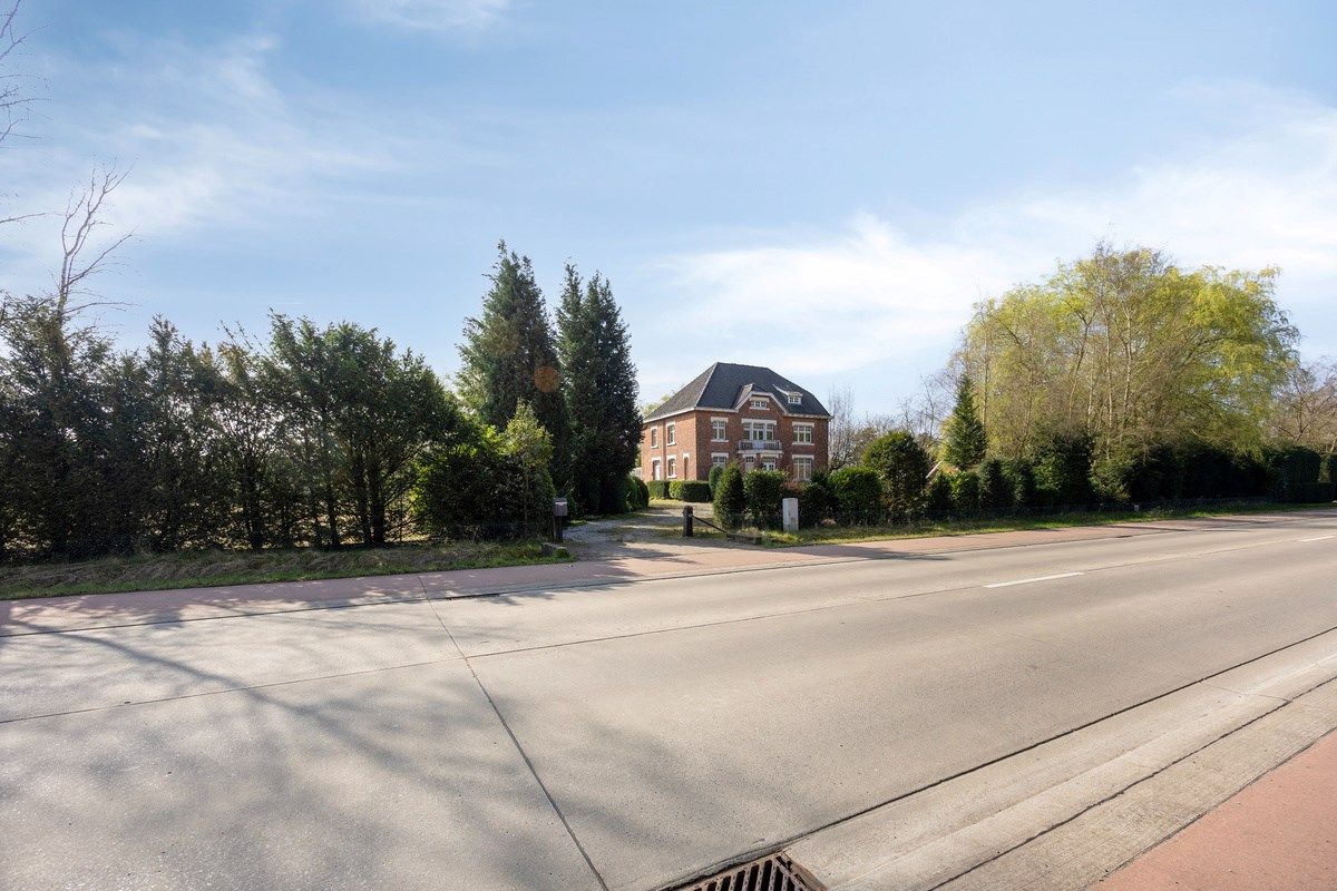 Te renoveren karaktervolle herenwoning op een prachtig perceel van 56 are. foto 45