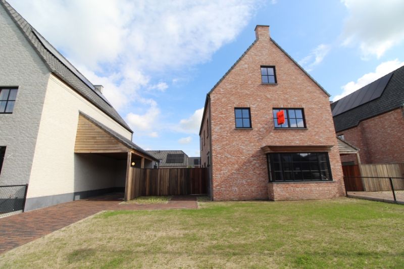Woning met uniek landelijk karakter te Izegem foto 2