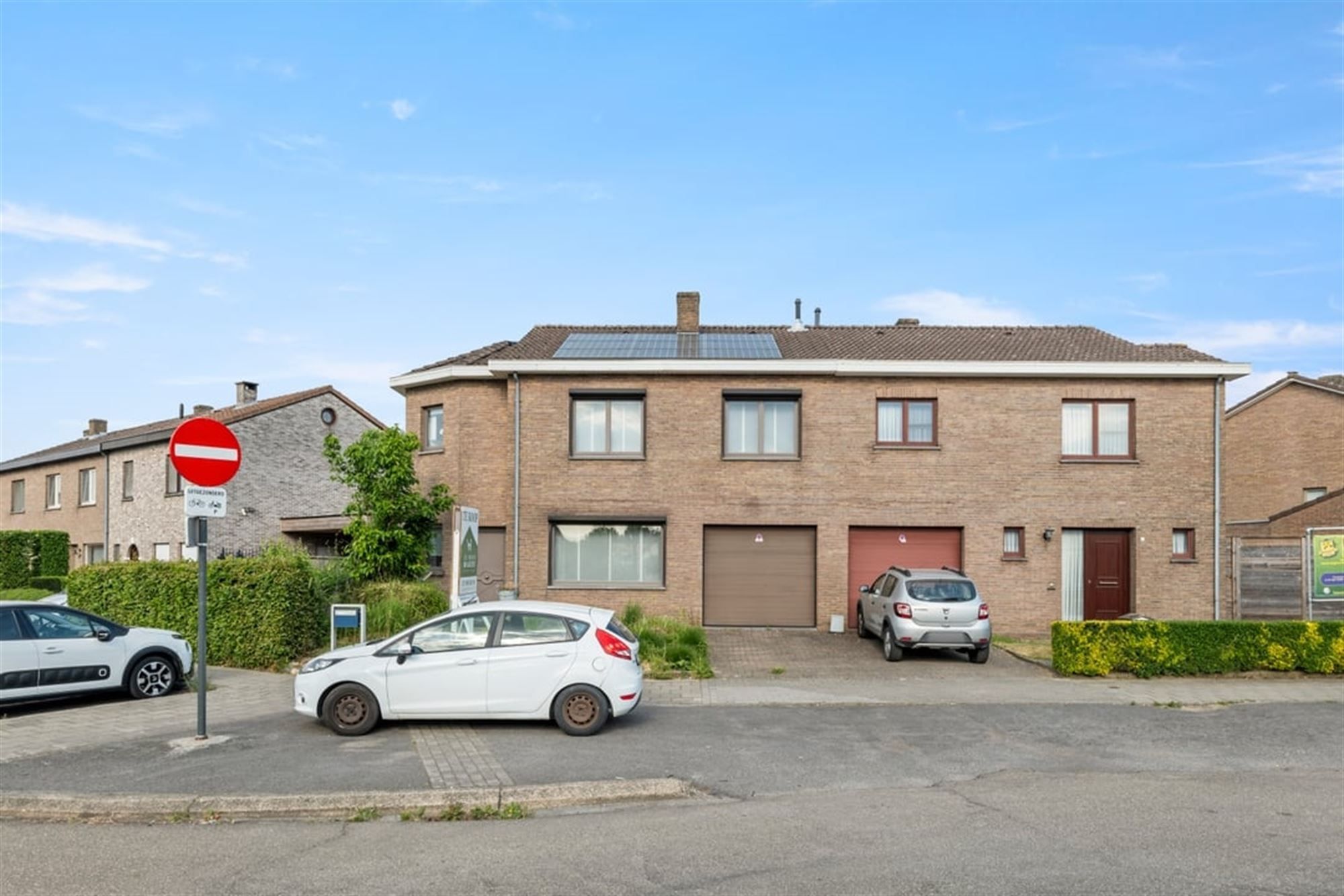 LEUKE GEZINSWONING MET GARAGE OP EEN TOPLOCATIE IN SINT-TRUIDEN  foto {{pictureIndex}}