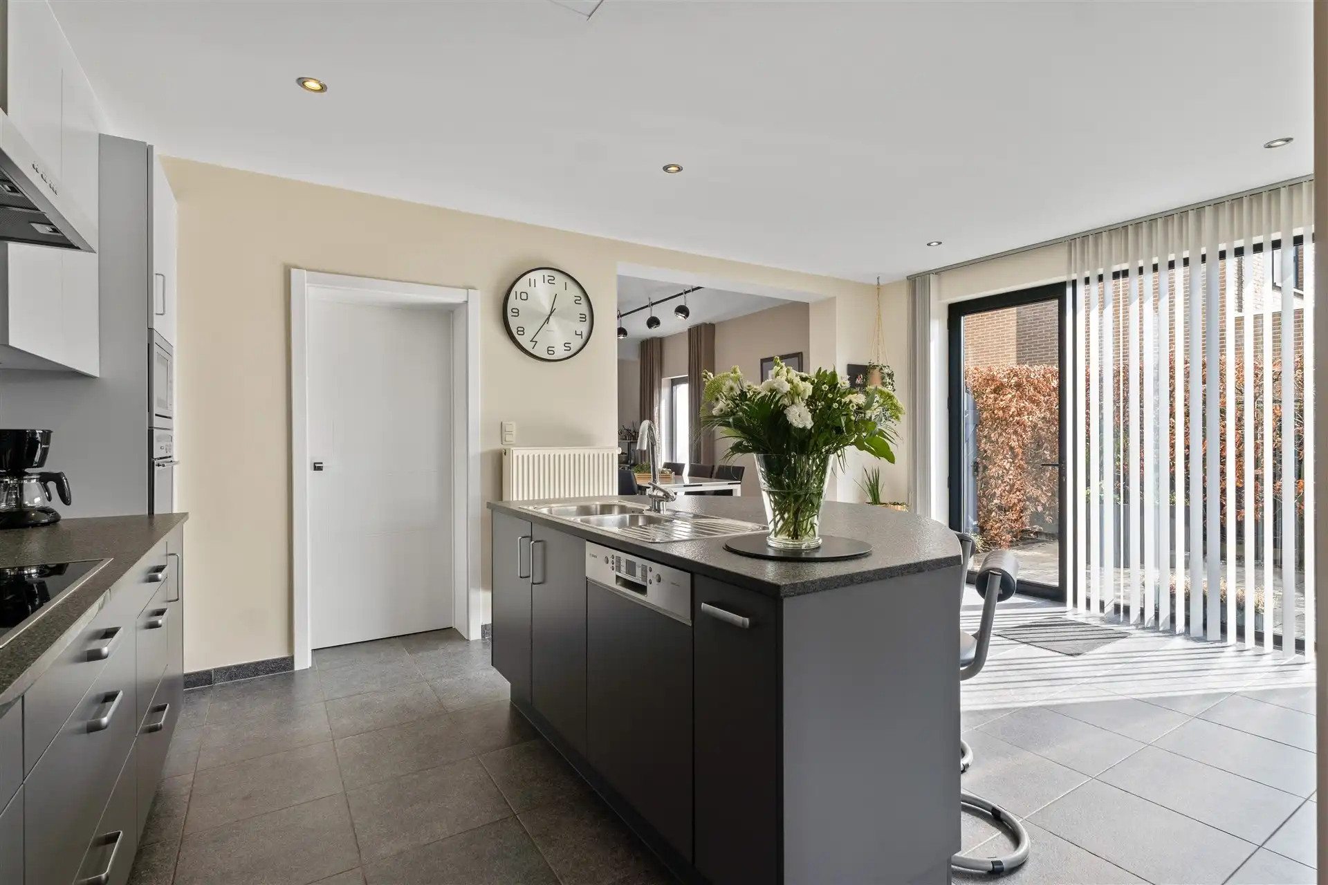 Modern halfopen bebouwing met uniek zicht in een landelijke omgeving. foto 14