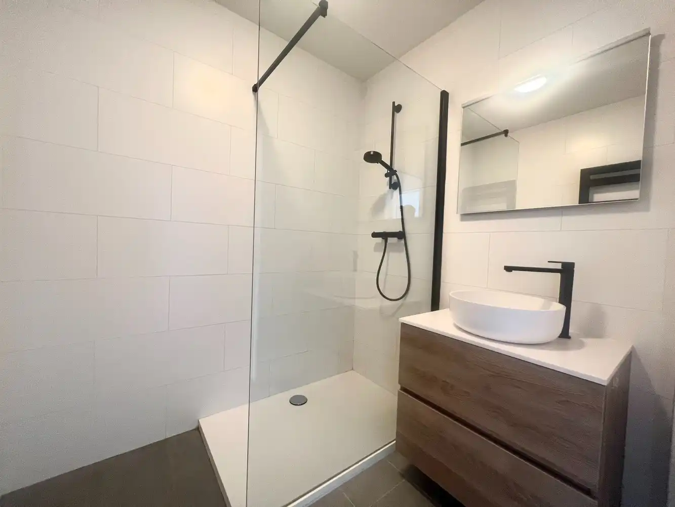 Gerenoveerd en ruim 2-slpk appartement te huur nabij het Stadspark! foto 12