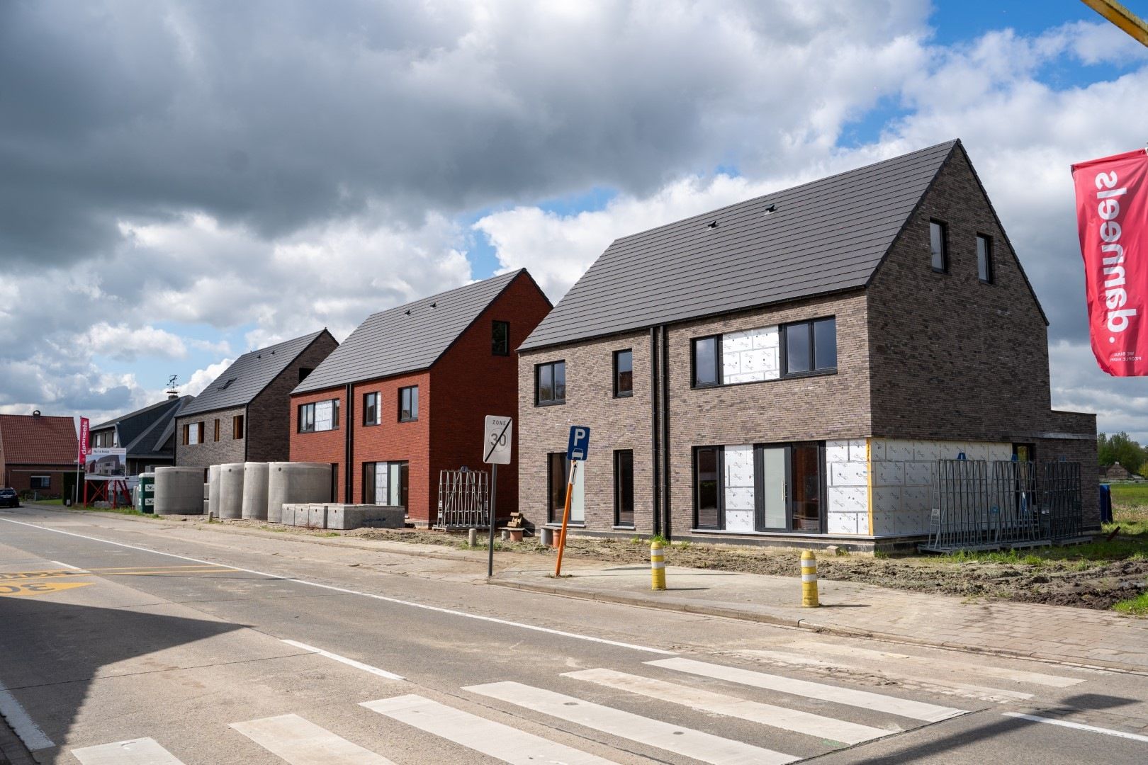 Ruime casco-nieuwbouwwoning met zongerichte tuin in Heultje foto 3