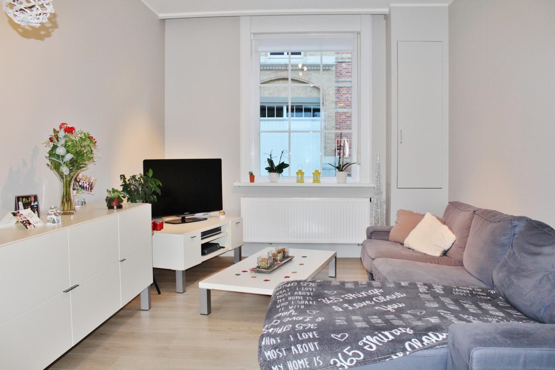 Rijwoning met koer op wandelafstand van de markt foto 3
