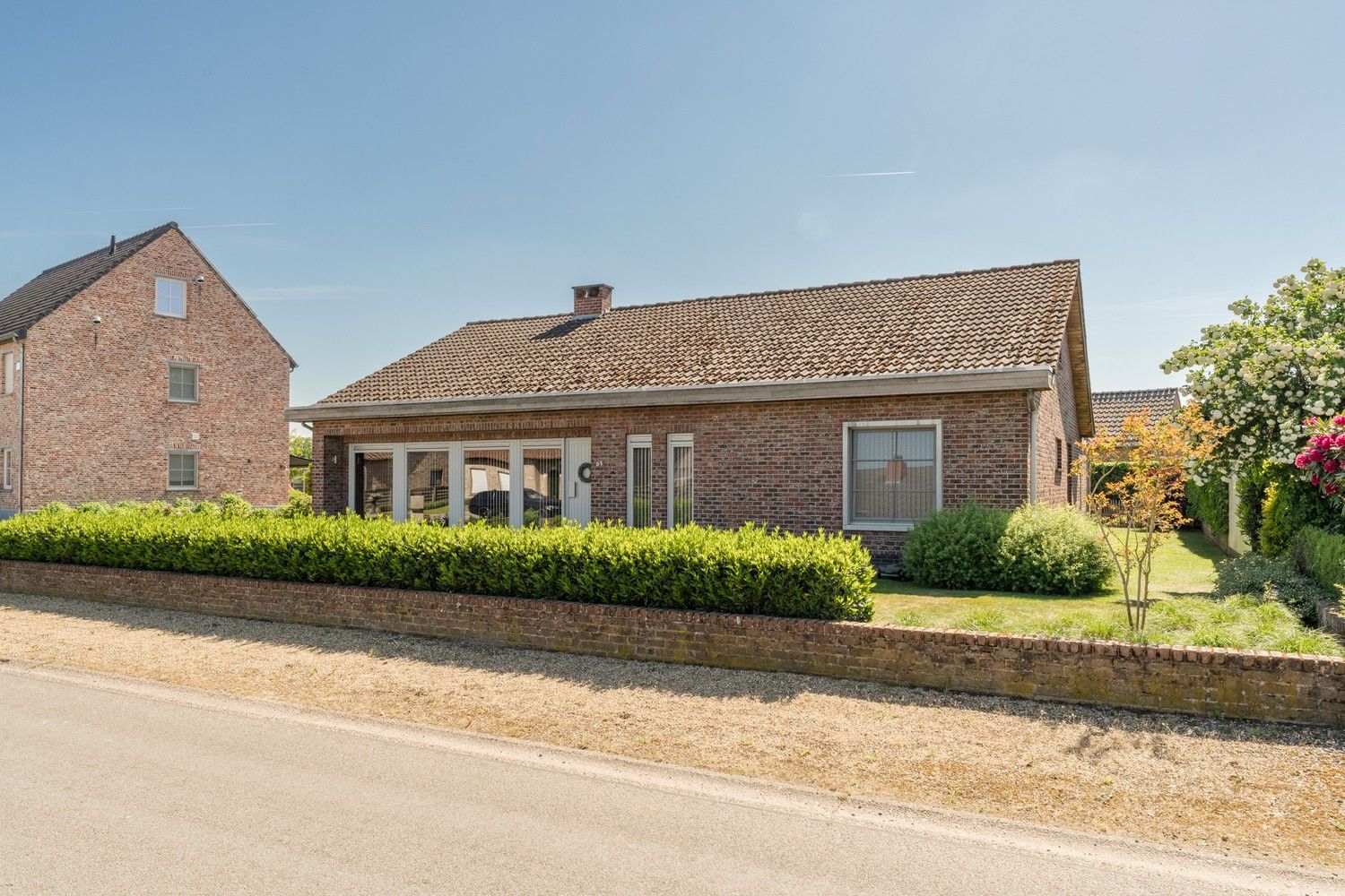 Gelijkvloerse 3 SLK woning op een mooi onderhoudsvriendelijk perceel foto 3