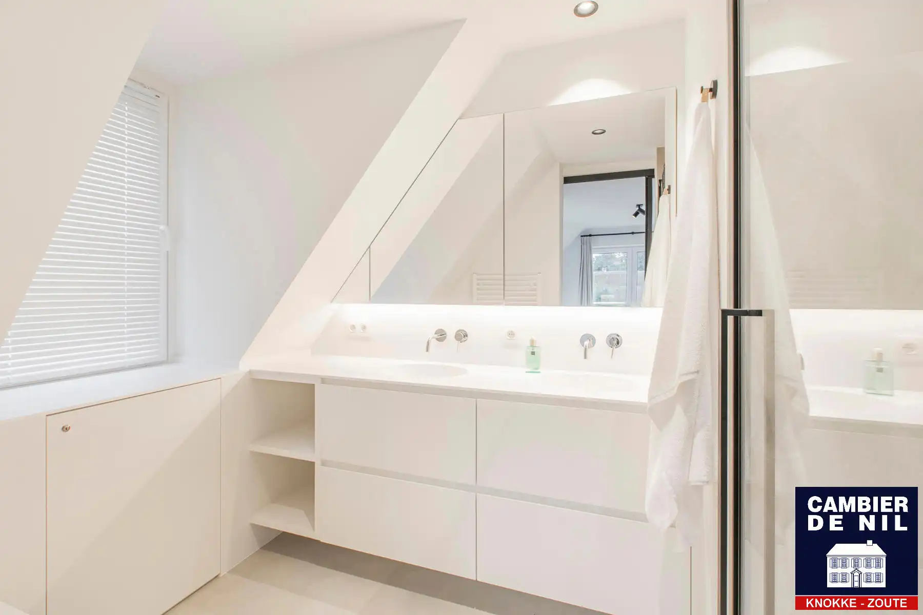 Penthouse in villa residentie met 3 slpk - modern gemeubileerd foto 11