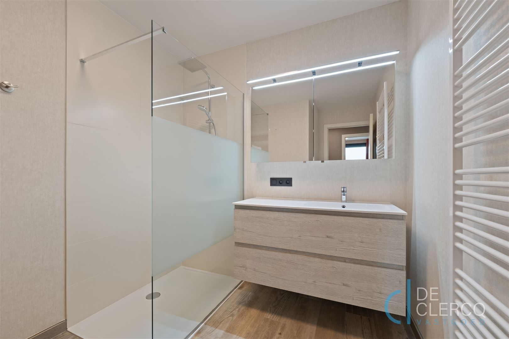 Tijdloos, modern penthouse te huur in centrum Lochristi!  foto 12