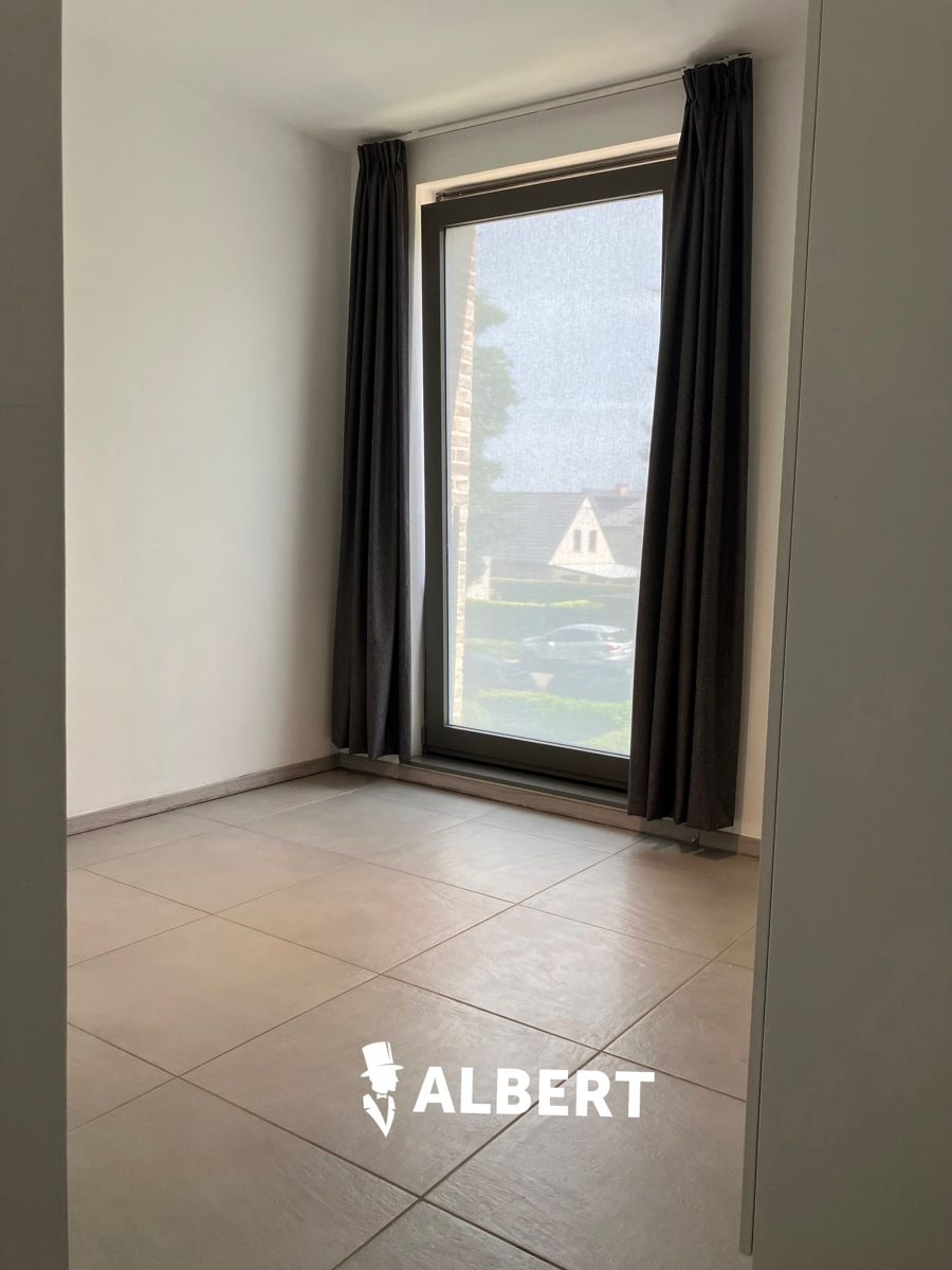 Ruim gemeubeld appartement met terras en 2 slaapkamers ! foto 16