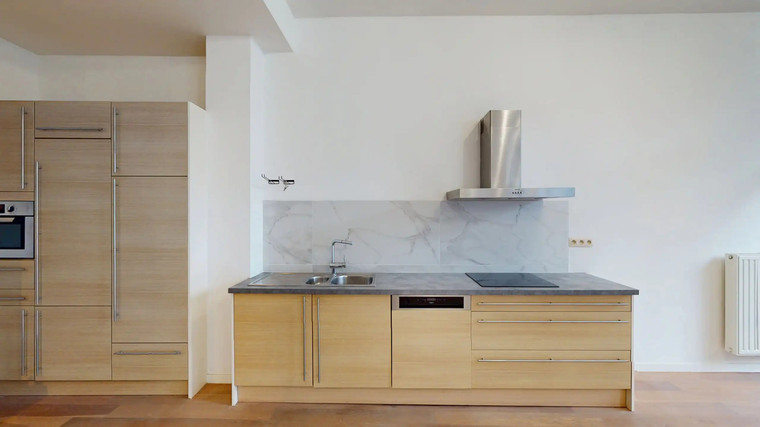 ANTWERPEN - CENTRUM  - Ruim drie slaapkamer appartement  foto 4