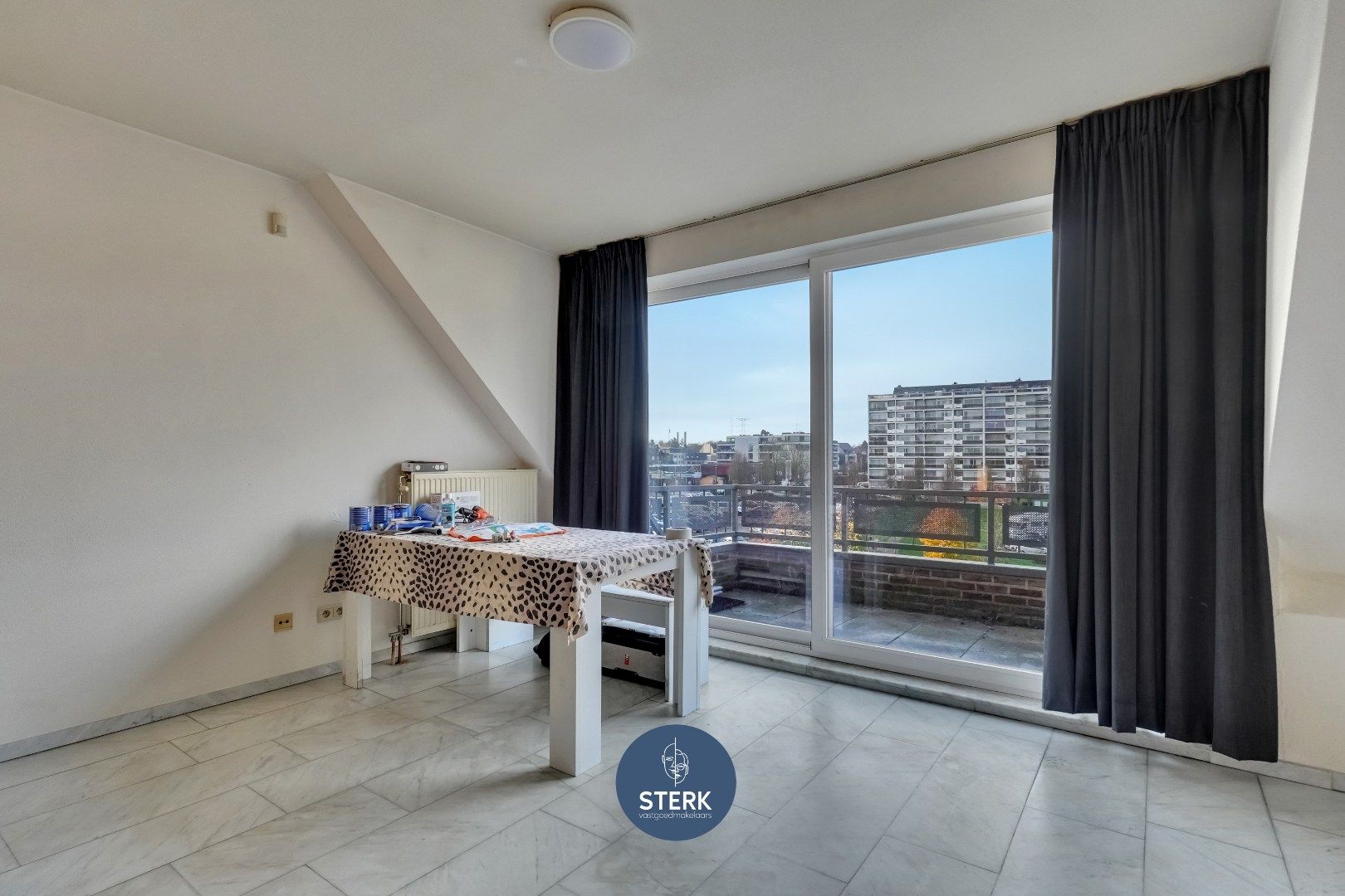 VERHUURD DUPLEX-APPARTEMENT OP EEN GUNSTIGE LOCATIE IN CENTRUM LANAKEN ! foto 7