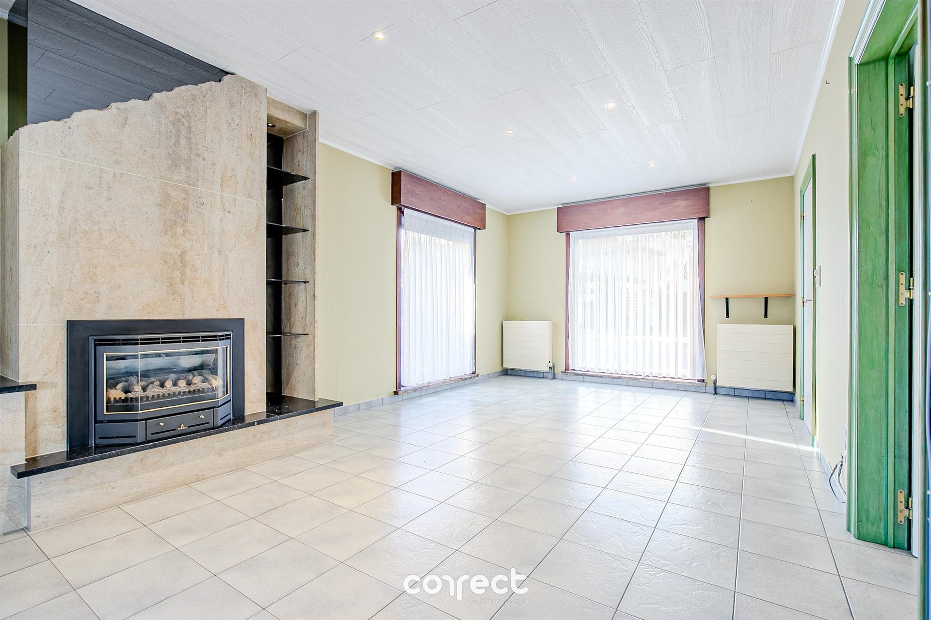 Instapklare open bebouwing met garage, ruime tuin met werkplaats/stallingen. foto 3