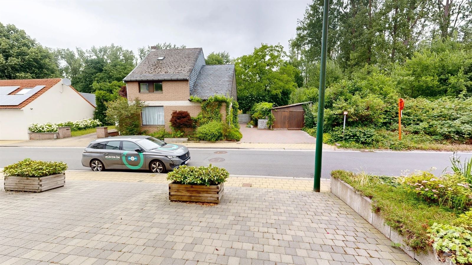 Lichtrijk gelijkvloersappartement met terras en garagebox foto 2