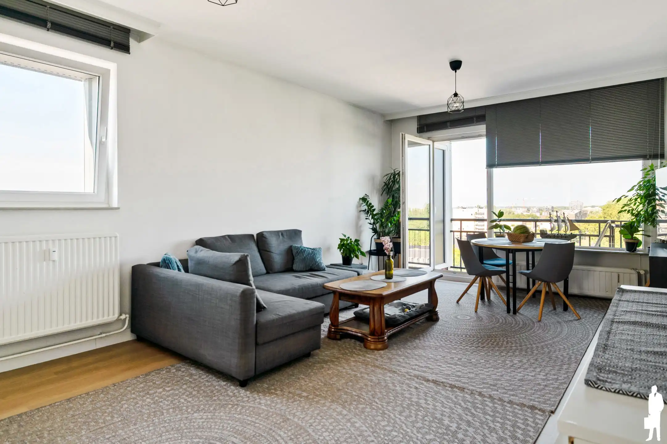 Lichtrijk 3-slaapkamerappartement met panoramisch uitzicht over Antwerpen en de Schelde foto {{pictureIndex}}
